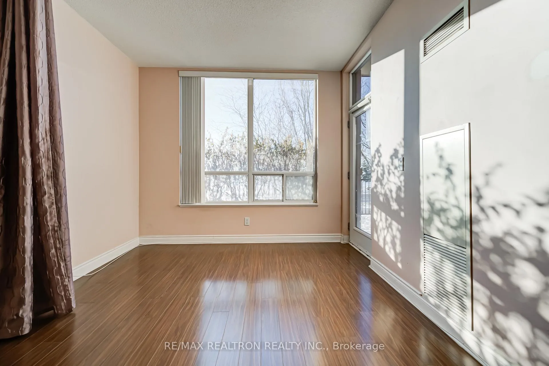 Photo 9 of Unit 109, 37 Galleria Parkway, Markham, Commerce Valley — HOMEH