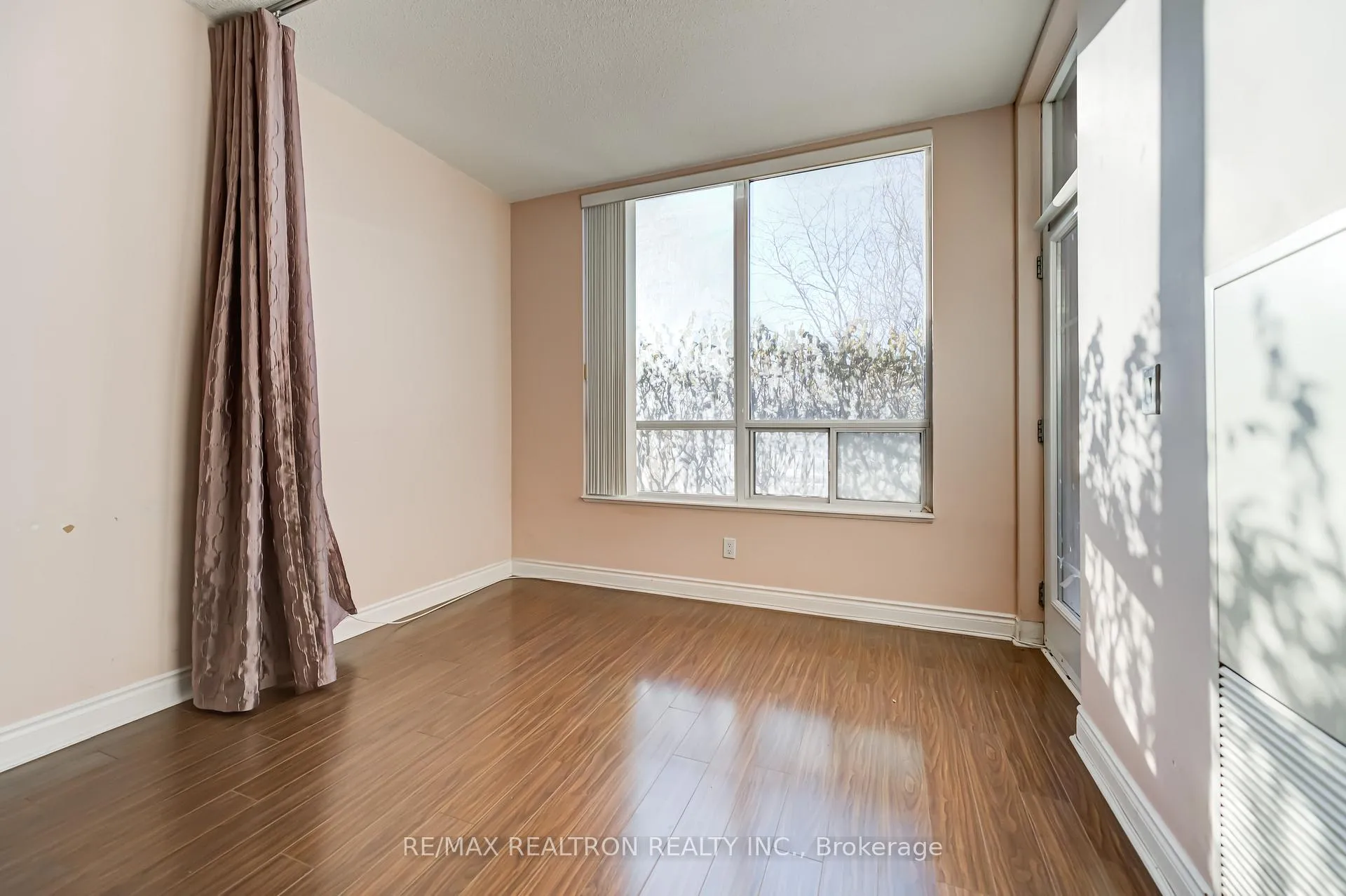 Photo 10 of Unit 109, 37 Galleria Parkway, Markham, Commerce Valley — HOMEH