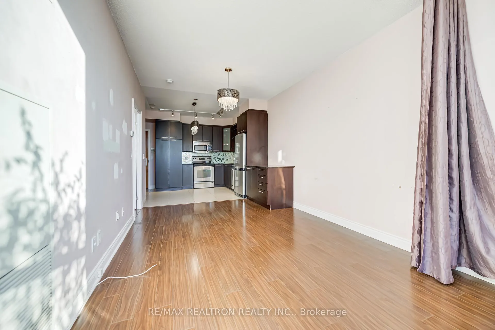 Photo 11 of Unit 109, 37 Galleria Parkway, Markham, Commerce Valley — HOMEH
