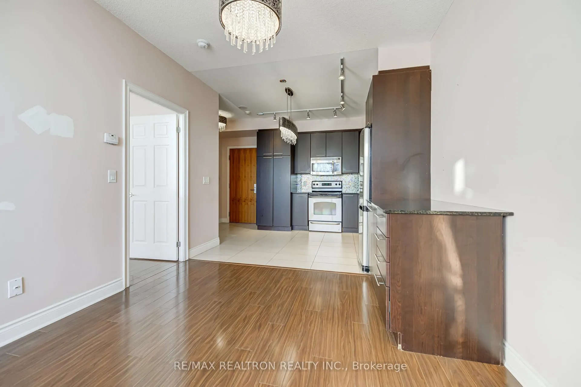 Photo 14 of Unit 109, 37 Galleria Parkway, Markham, Commerce Valley — HOMEH