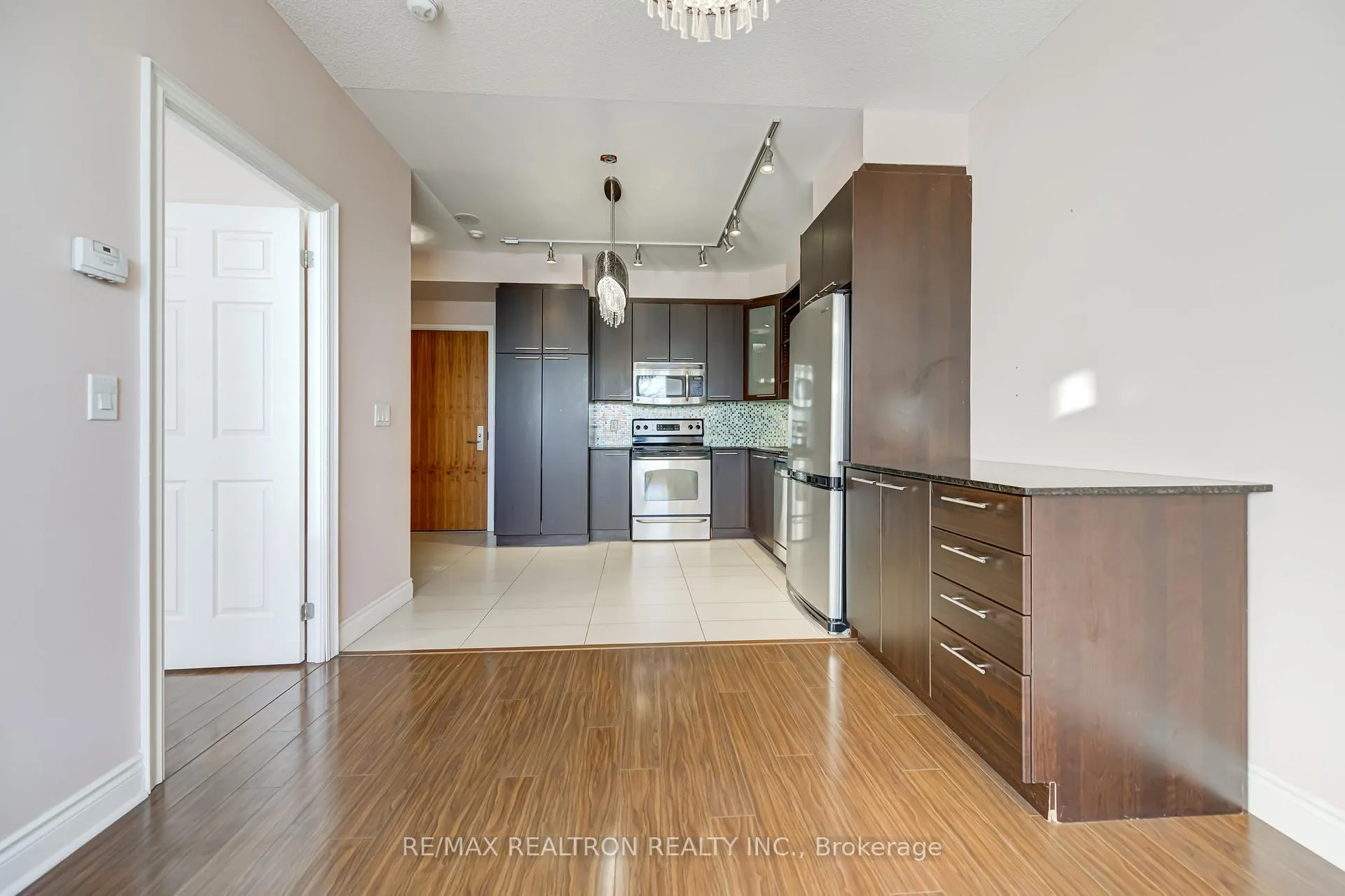 Photo 15 of Unit 109, 37 Galleria Parkway, Markham, Commerce Valley — HOMEH