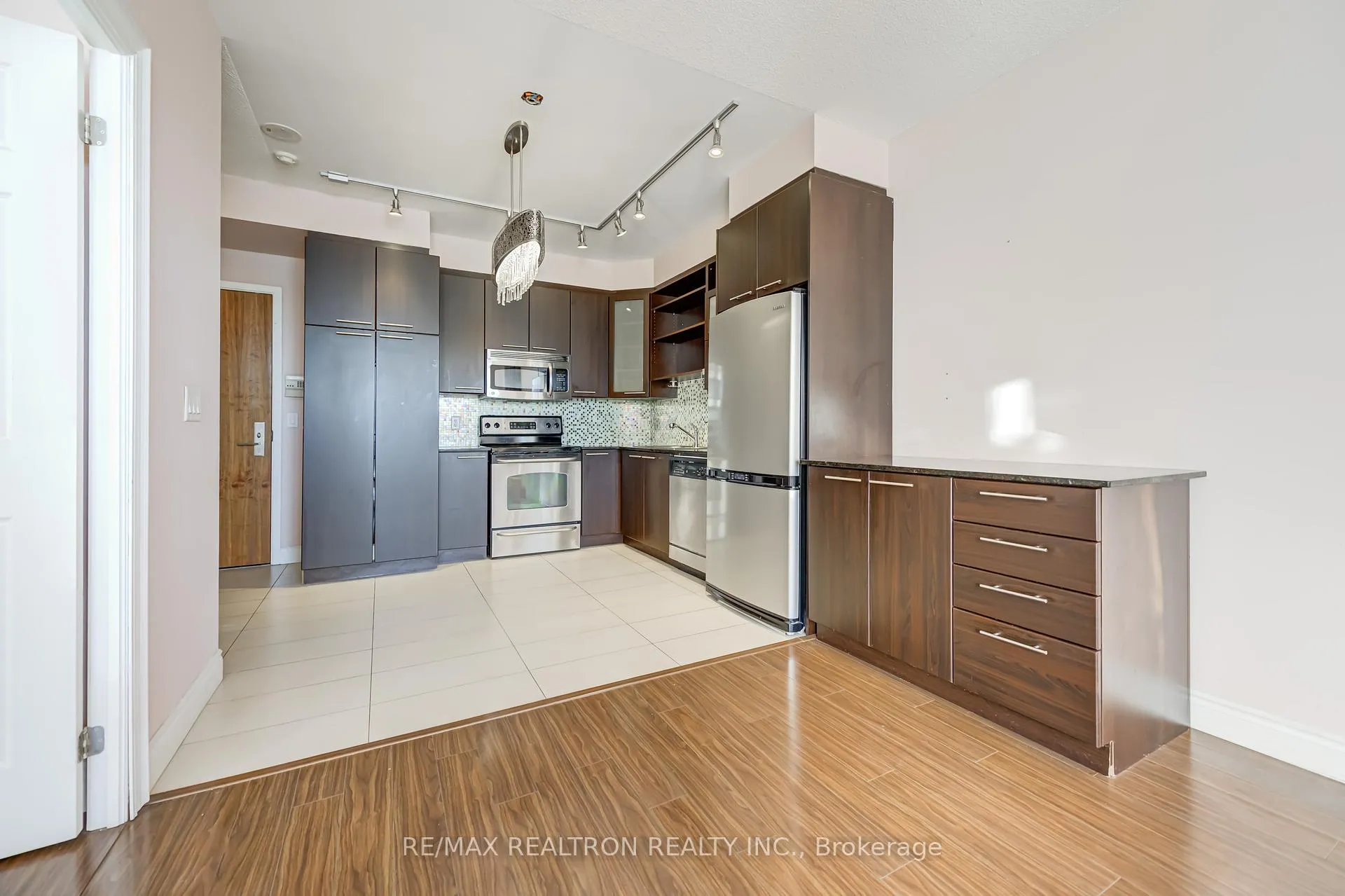 Photo 16 of Unit 109, 37 Galleria Parkway, Markham, Commerce Valley — HOMEH