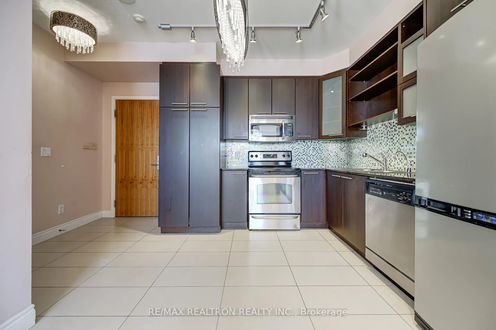 Photo 18 of Unit 109, 37 Galleria Parkway, Markham, Commerce Valley — HOMEH