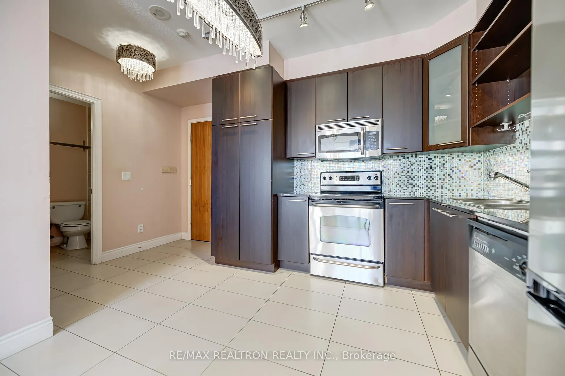 Photo 19 of Unit 109, 37 Galleria Parkway, Markham, Commerce Valley — HOMEH