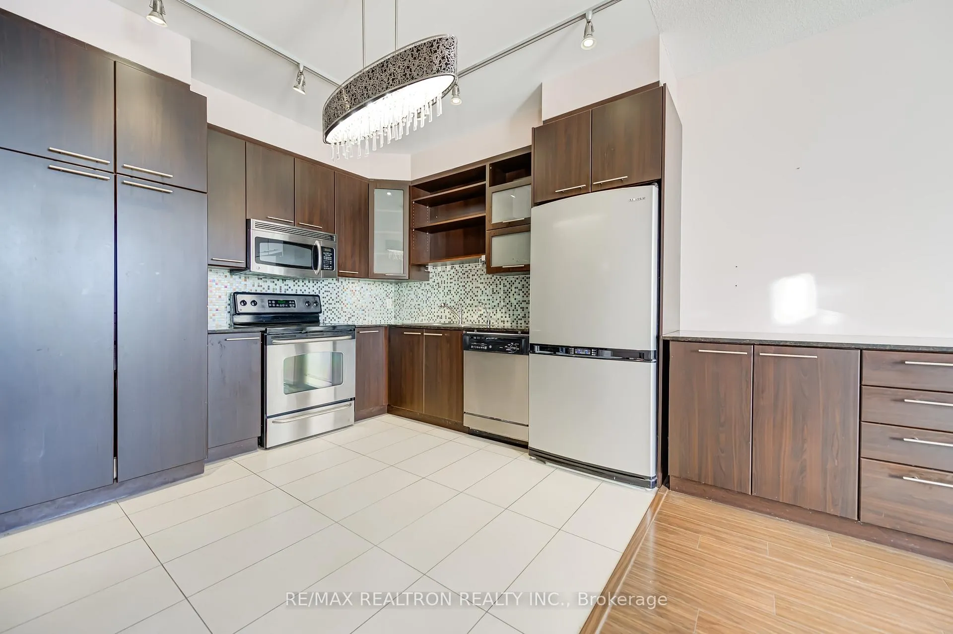 Photo 22 of Unit 109, 37 Galleria Parkway, Markham, Commerce Valley — HOMEH