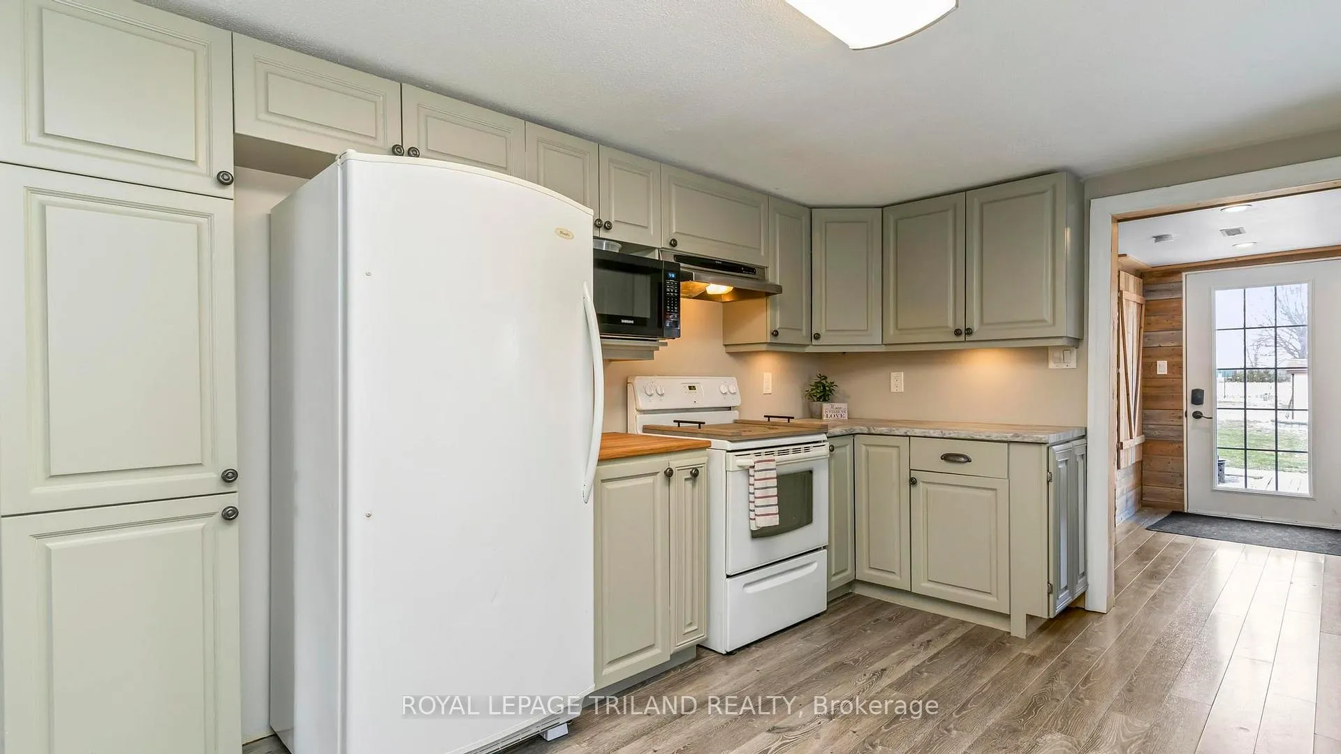 Photo 13 of 47826 Blanche Street, Malahide, Rural Malahide — HOMEH