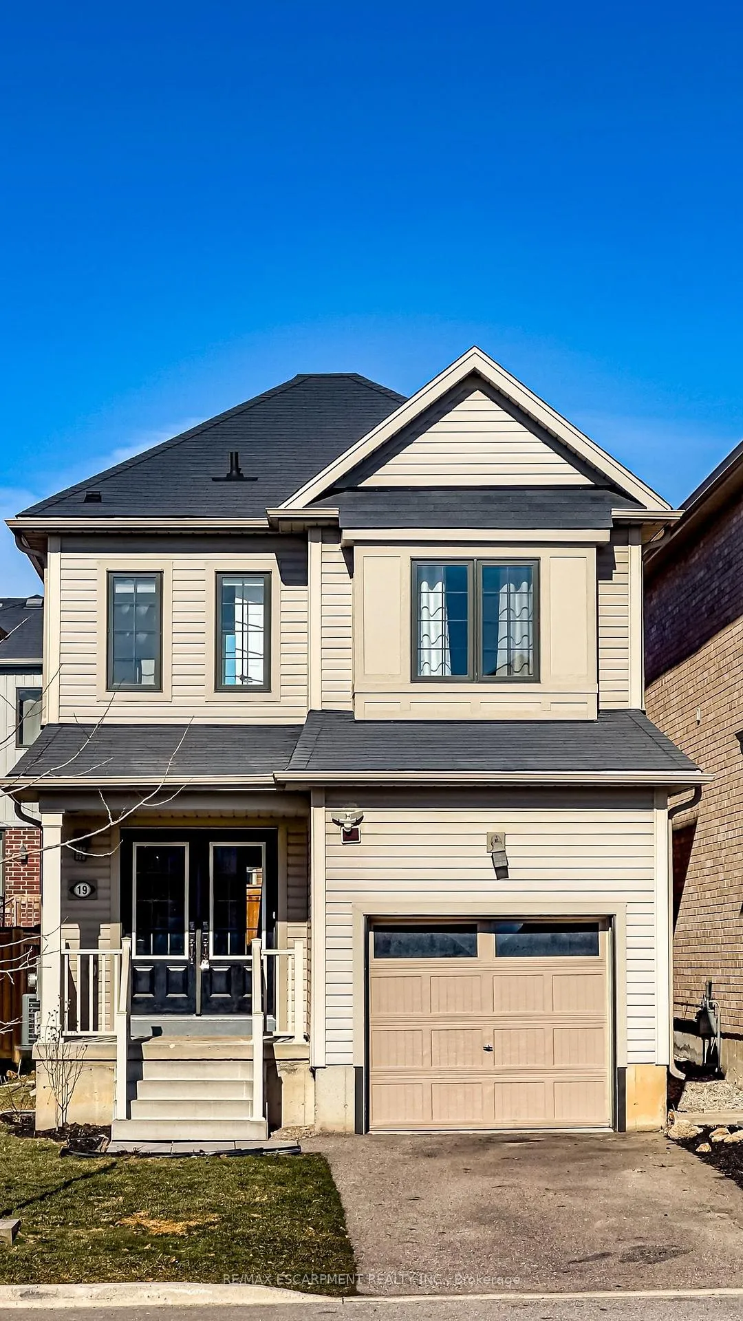 Photo 2 of 19 Cromarty Avenue, Haldimand — HOMEH