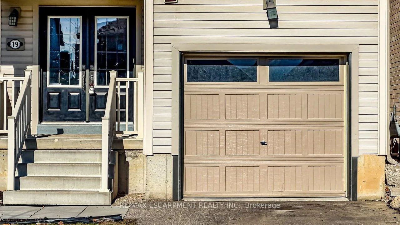 Photo 3 of 19 Cromarty Avenue, Haldimand — HOMEH