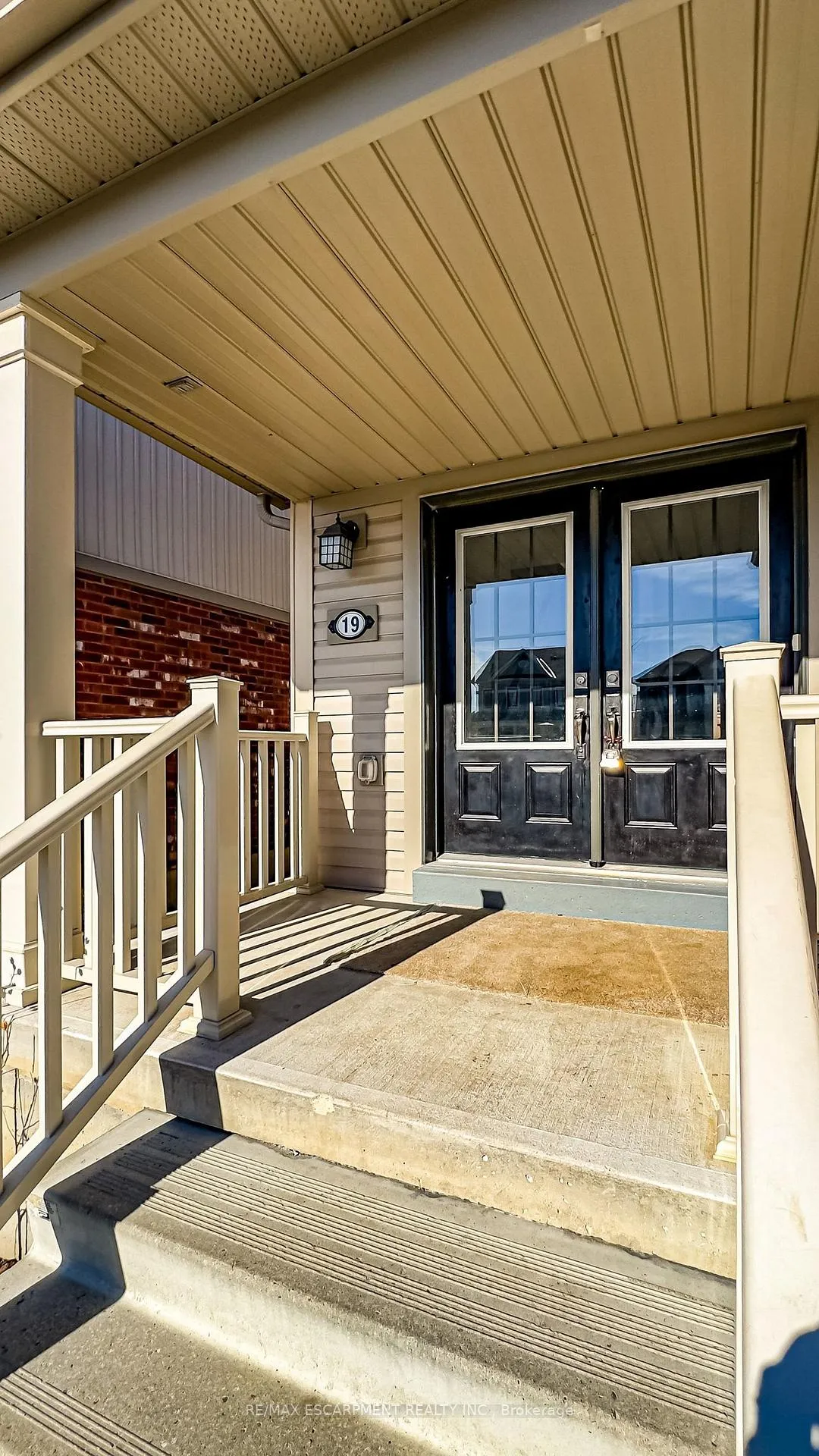 Photo 5 of 19 Cromarty Avenue, Haldimand — HOMEH