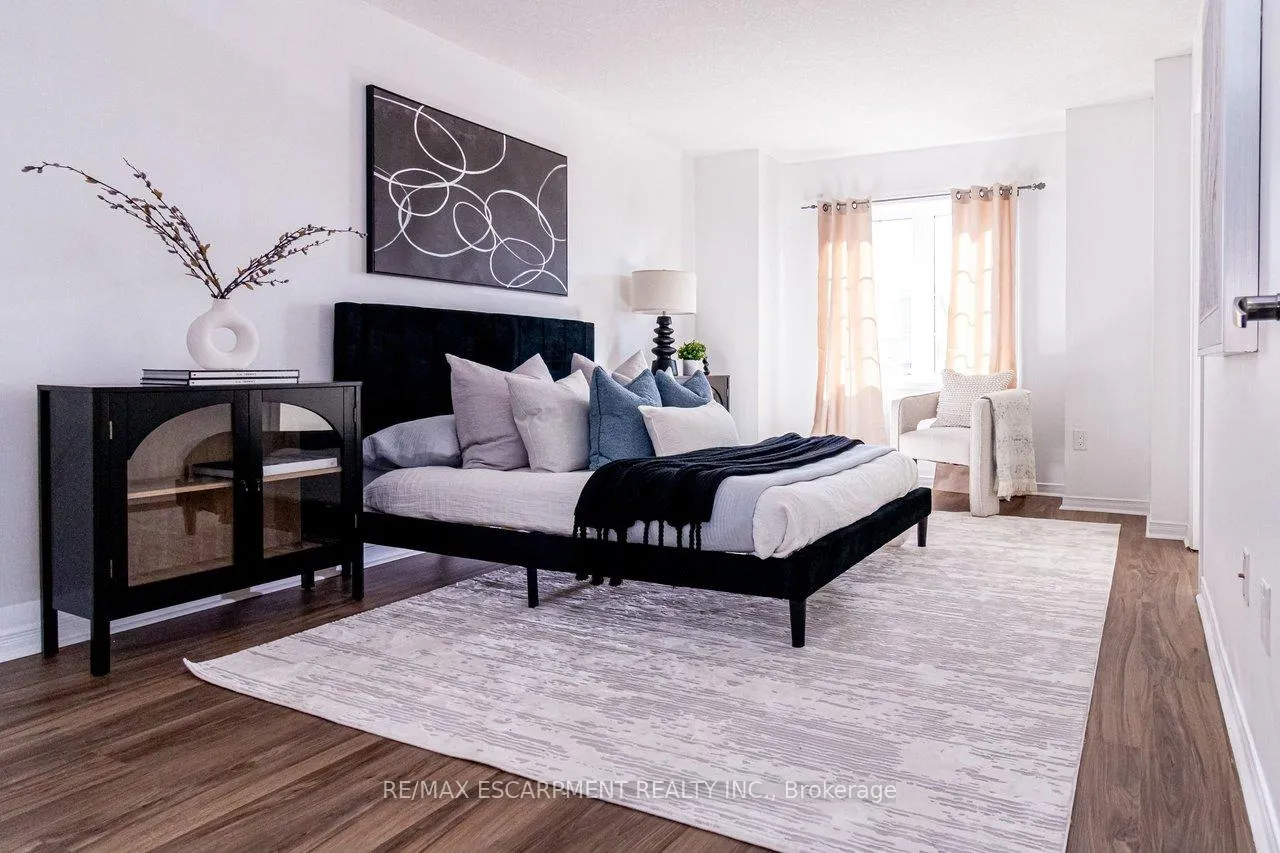 Photo 25 of 19 Cromarty Avenue, Haldimand — HOMEH