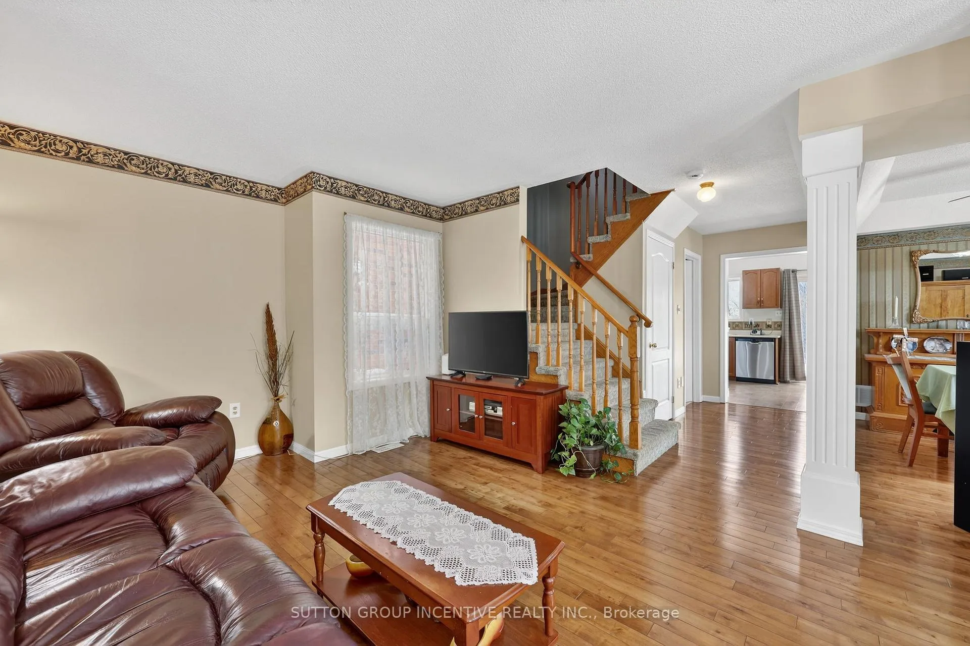Photo 3 of 41 Herrema Boulevard, Uxbridge — HOMEH