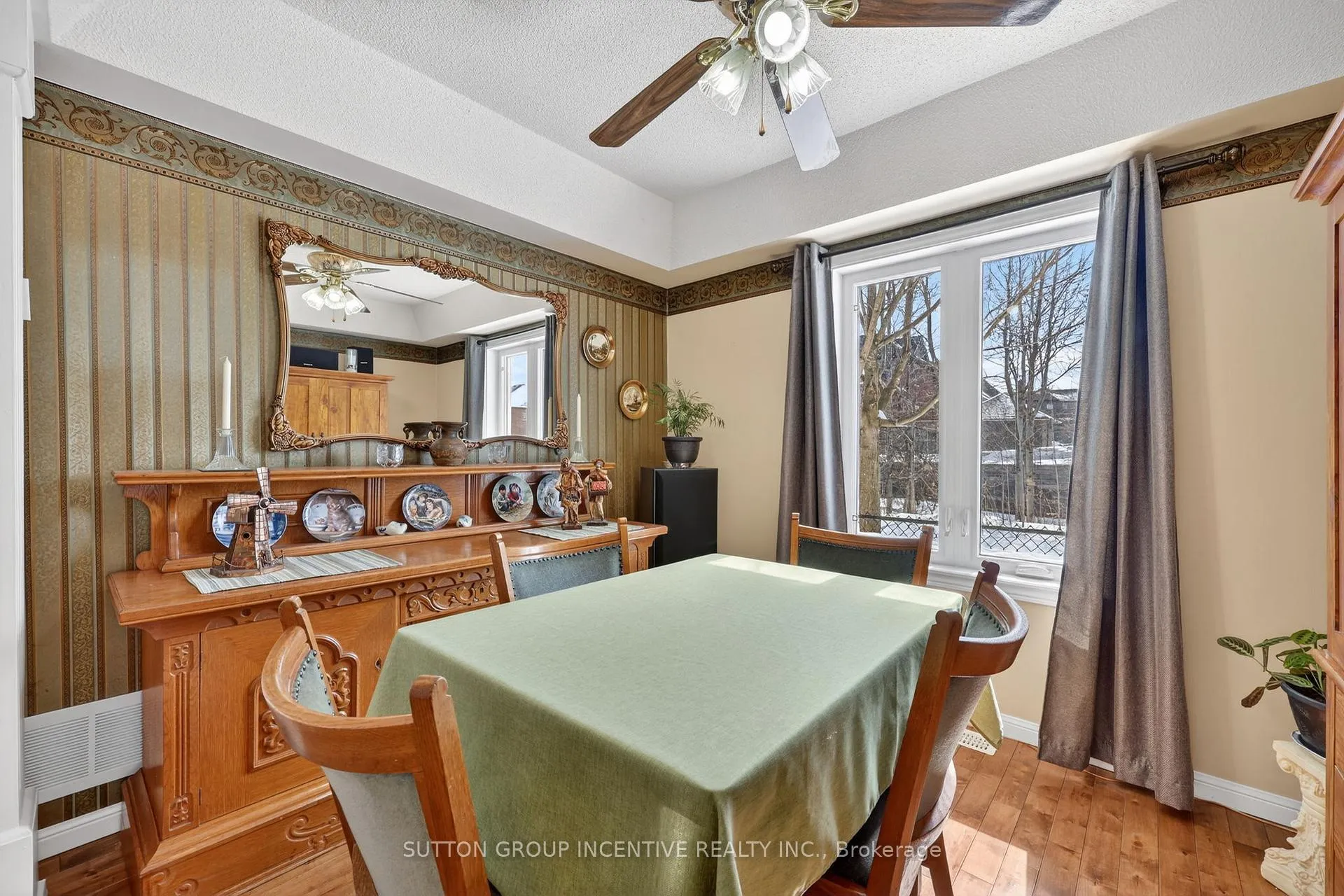 Photo 4 of 41 Herrema Boulevard, Uxbridge — HOMEH