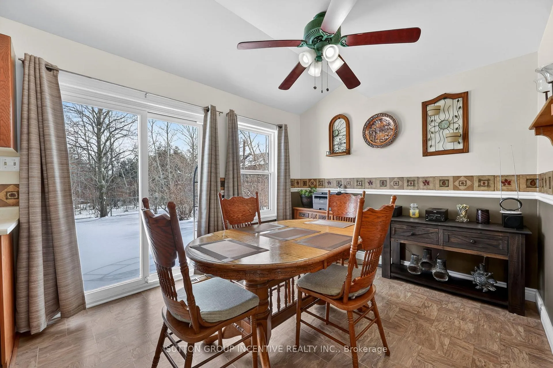 Photo 7 of 41 Herrema Boulevard, Uxbridge — HOMEH