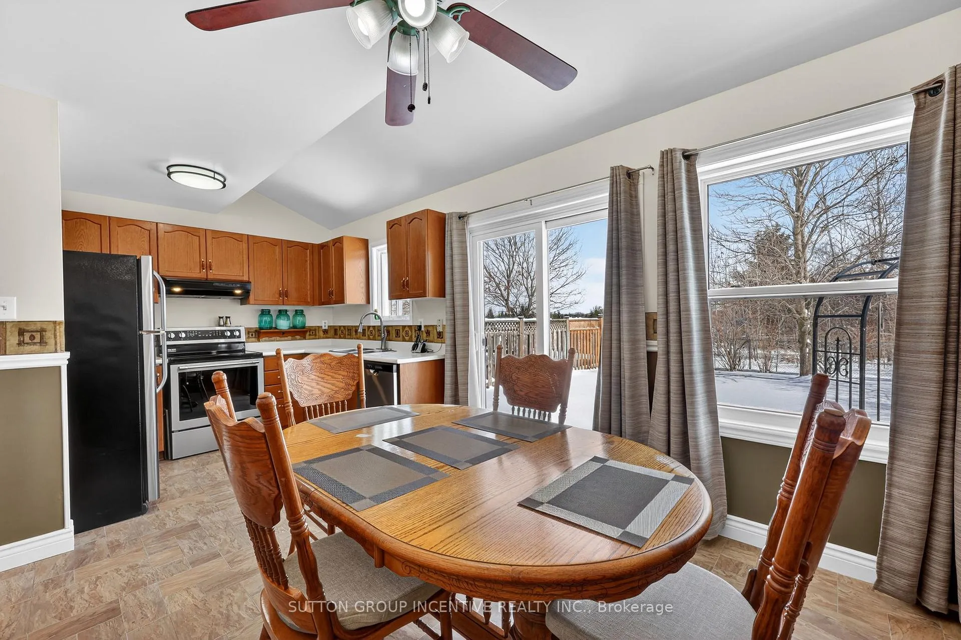 Photo 8 of 41 Herrema Boulevard, Uxbridge — HOMEH