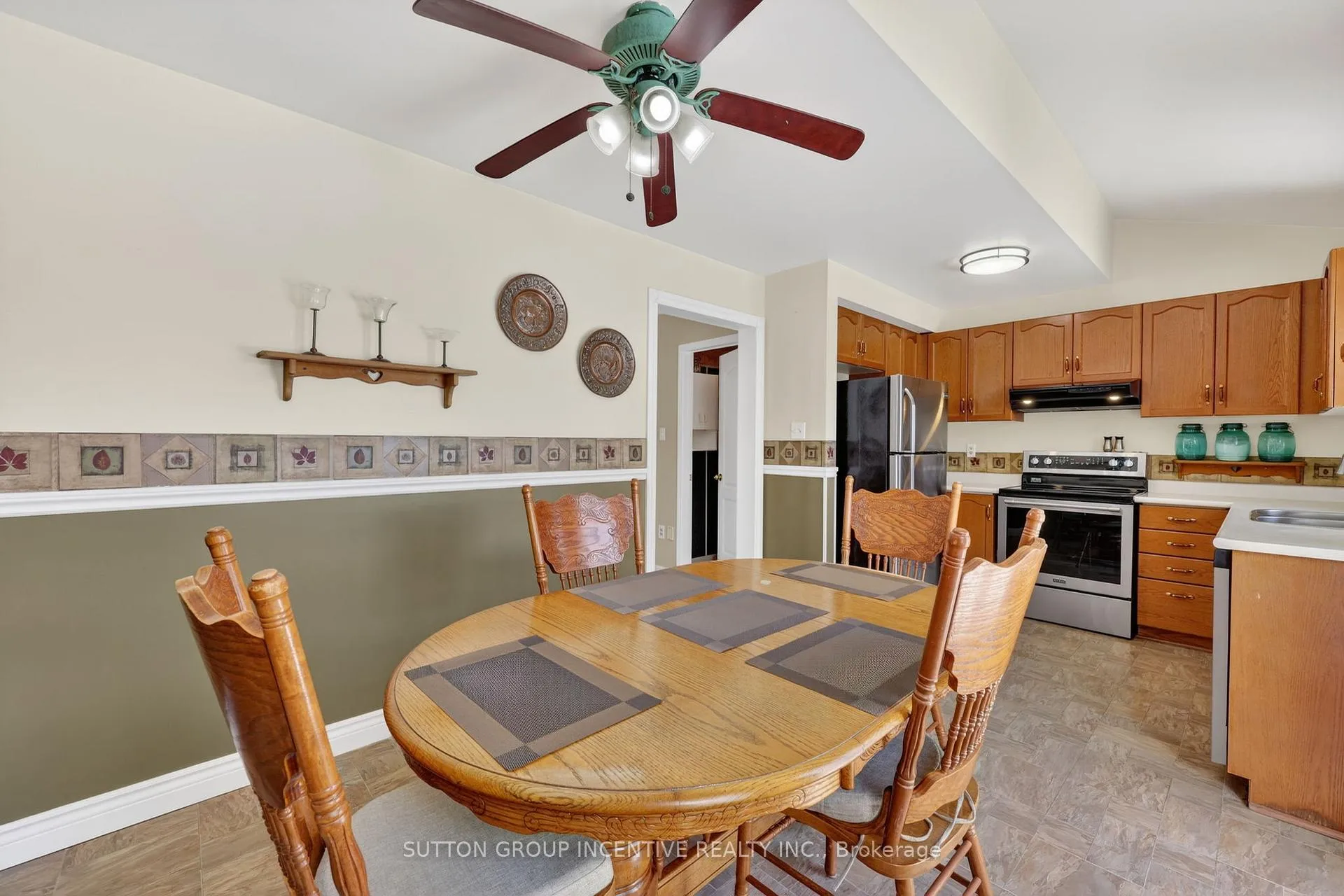 Photo 9 of 41 Herrema Boulevard, Uxbridge — HOMEH
