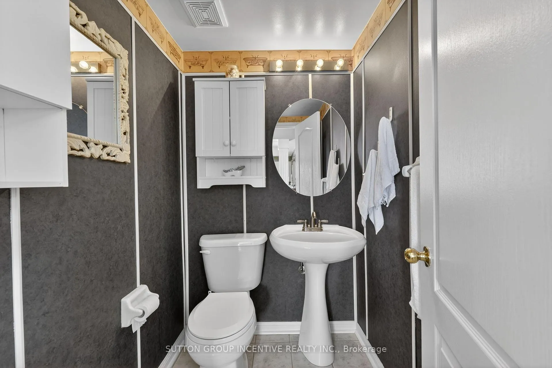Photo 11 of 41 Herrema Boulevard, Uxbridge — HOMEH