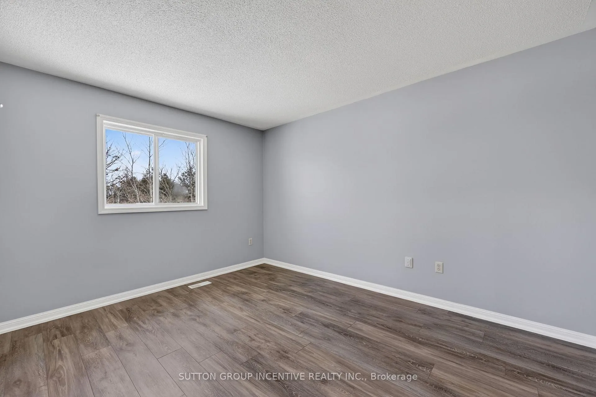 Photo 13 of 41 Herrema Boulevard, Uxbridge — HOMEH