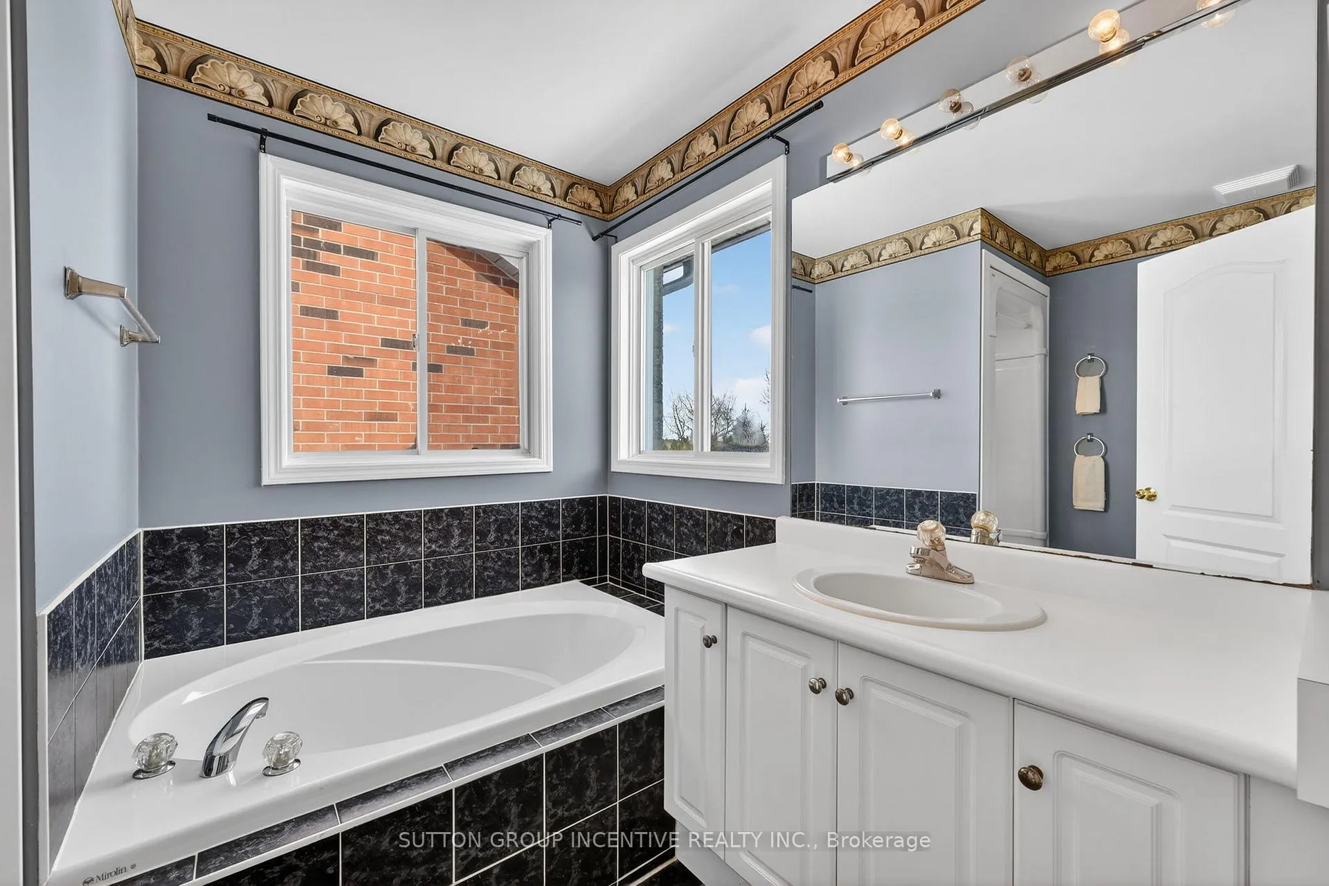 Photo 17 of 41 Herrema Boulevard, Uxbridge — HOMEH