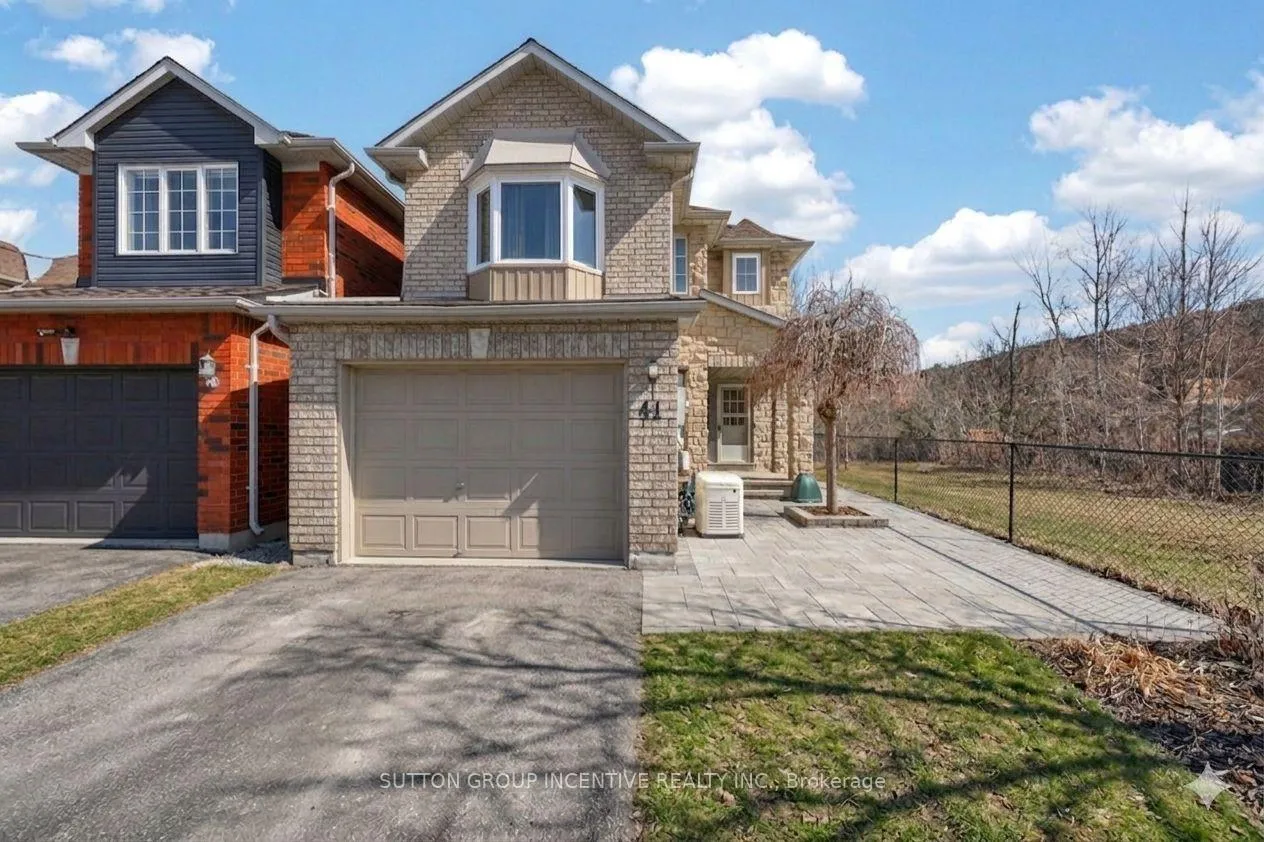Photo 1 of 41 Herrema Boulevard, Uxbridge — HOMEH