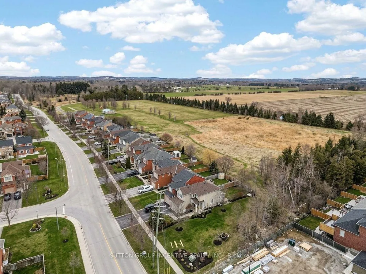 Photo 31 of 41 Herrema Boulevard, Uxbridge — HOMEH