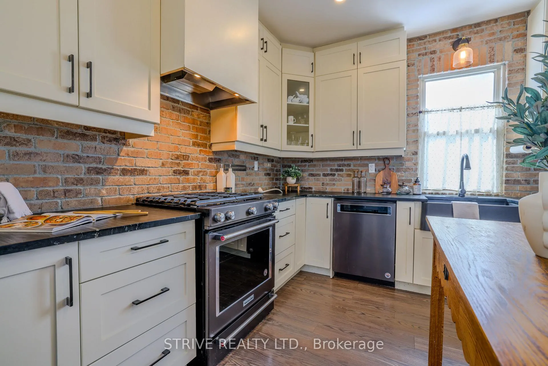 Photo 13 of 75 Oshawa Boulevard S, Oshawa, Central — HOMEH