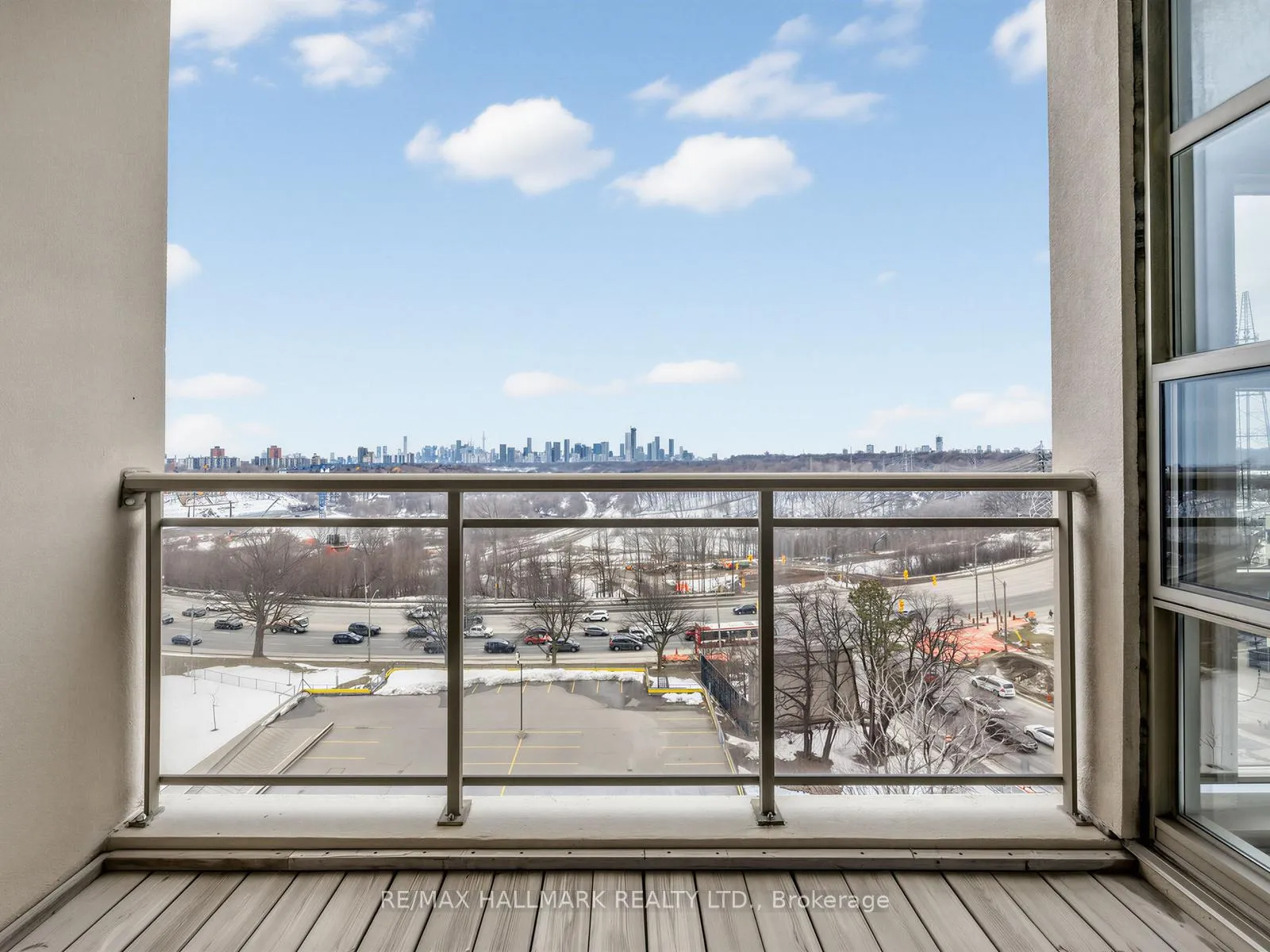 Photo 3 of Unit 724, 1 Leaside Park Drive, Toronto, Thorncliffe Park — HOMEH