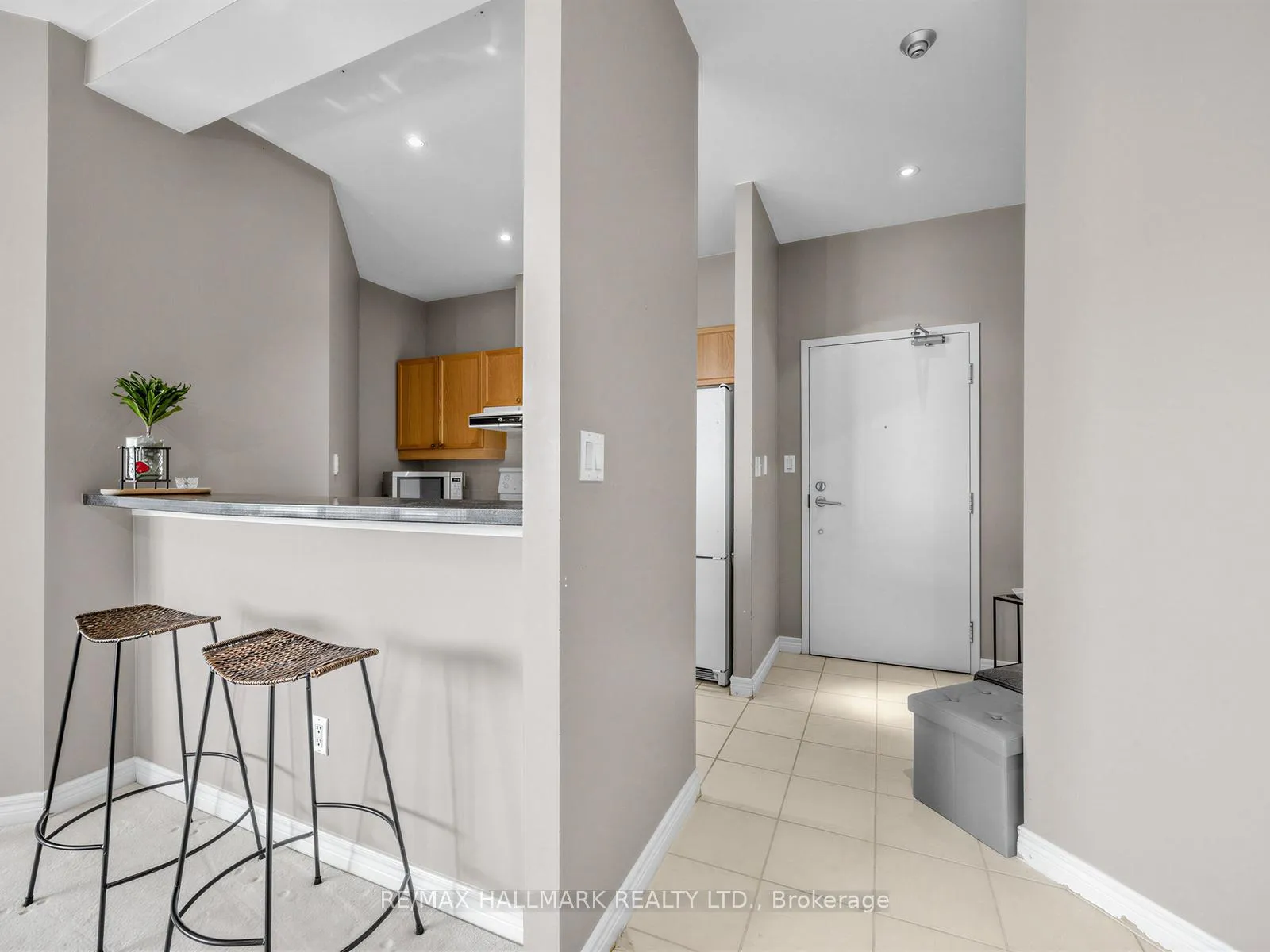 Photo 4 of Unit 724, 1 Leaside Park Drive, Toronto, Thorncliffe Park — HOMEH