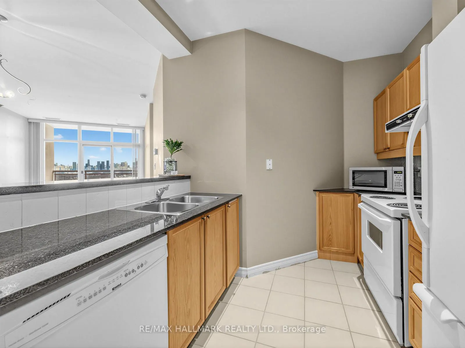 Photo 7 of Unit 724, 1 Leaside Park Drive, Toronto, Thorncliffe Park — HOMEH