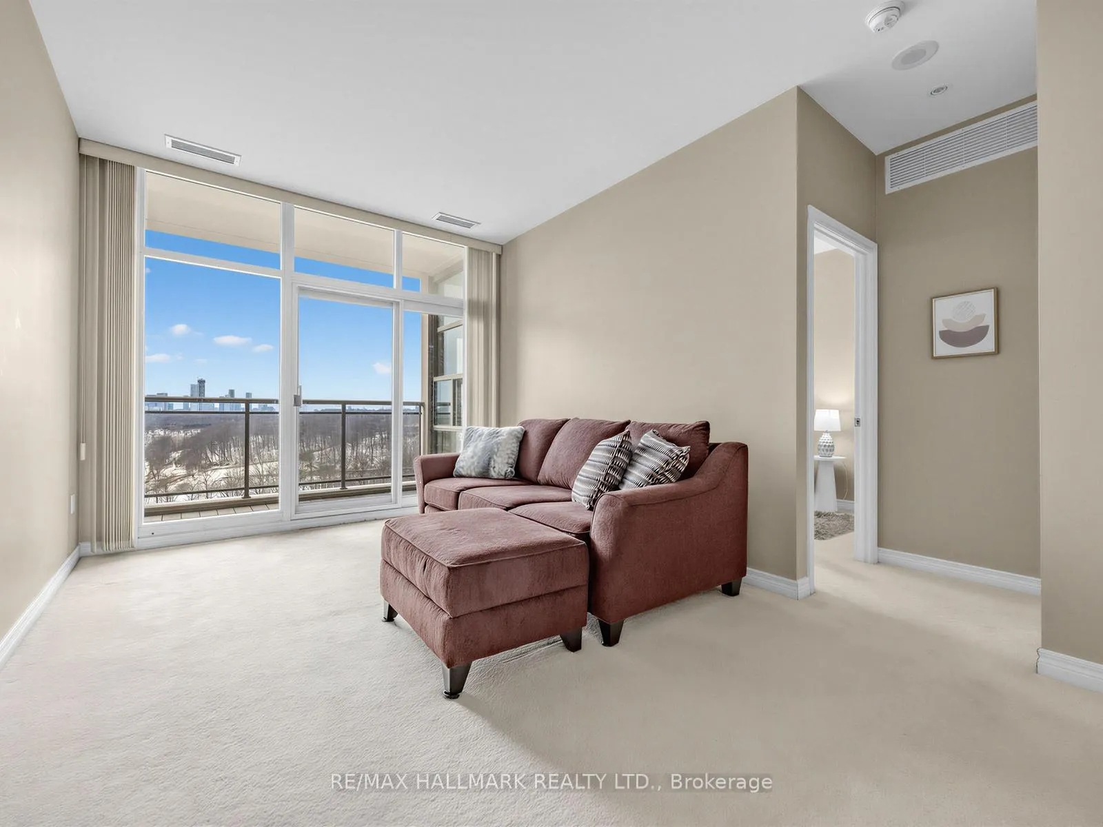 Photo 10 of Unit 724, 1 Leaside Park Drive, Toronto, Thorncliffe Park — HOMEH