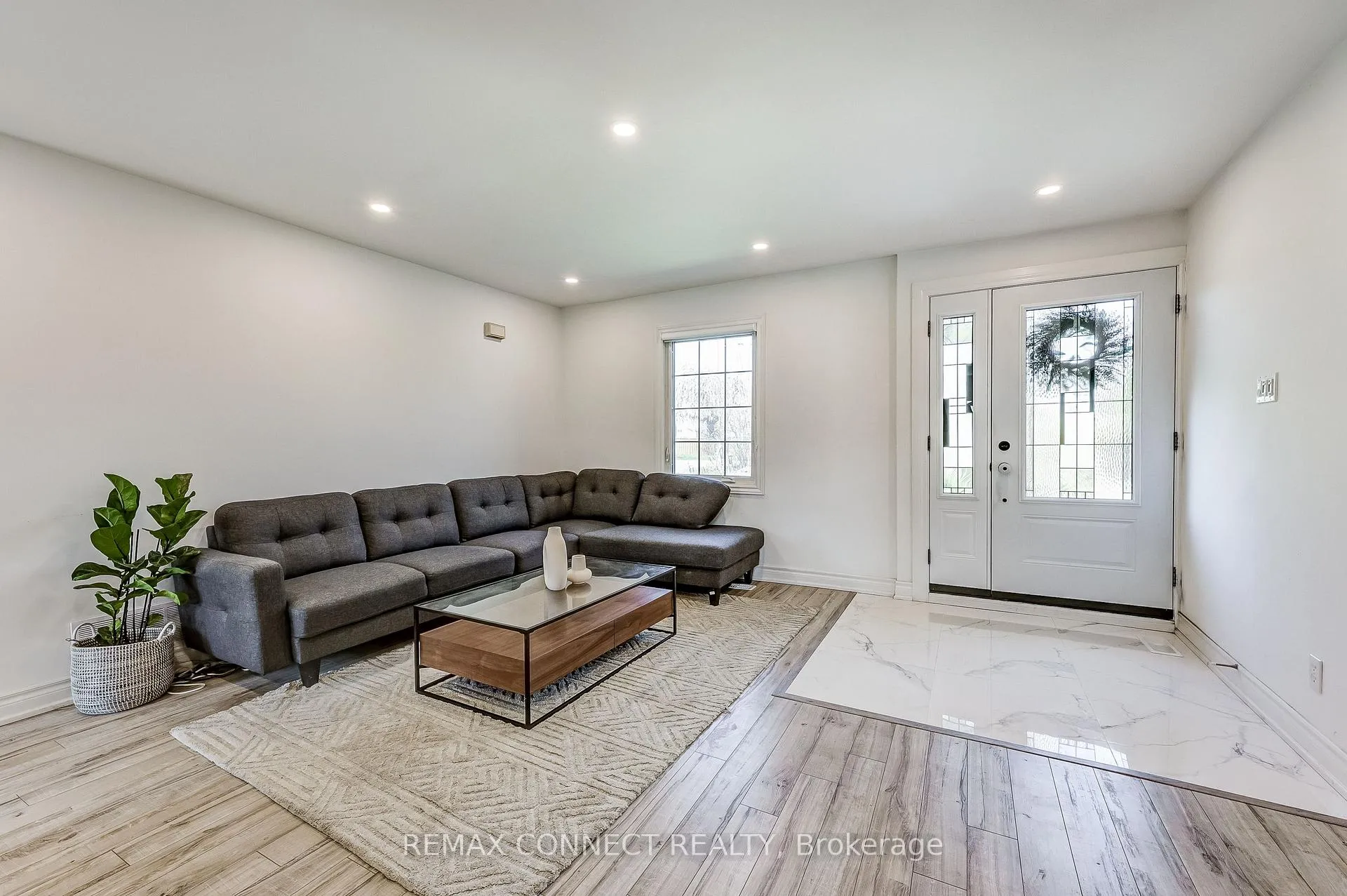 Photo 2 of 3759 Ellesmere Road, Scarborough, Highland Creek — HOMEH