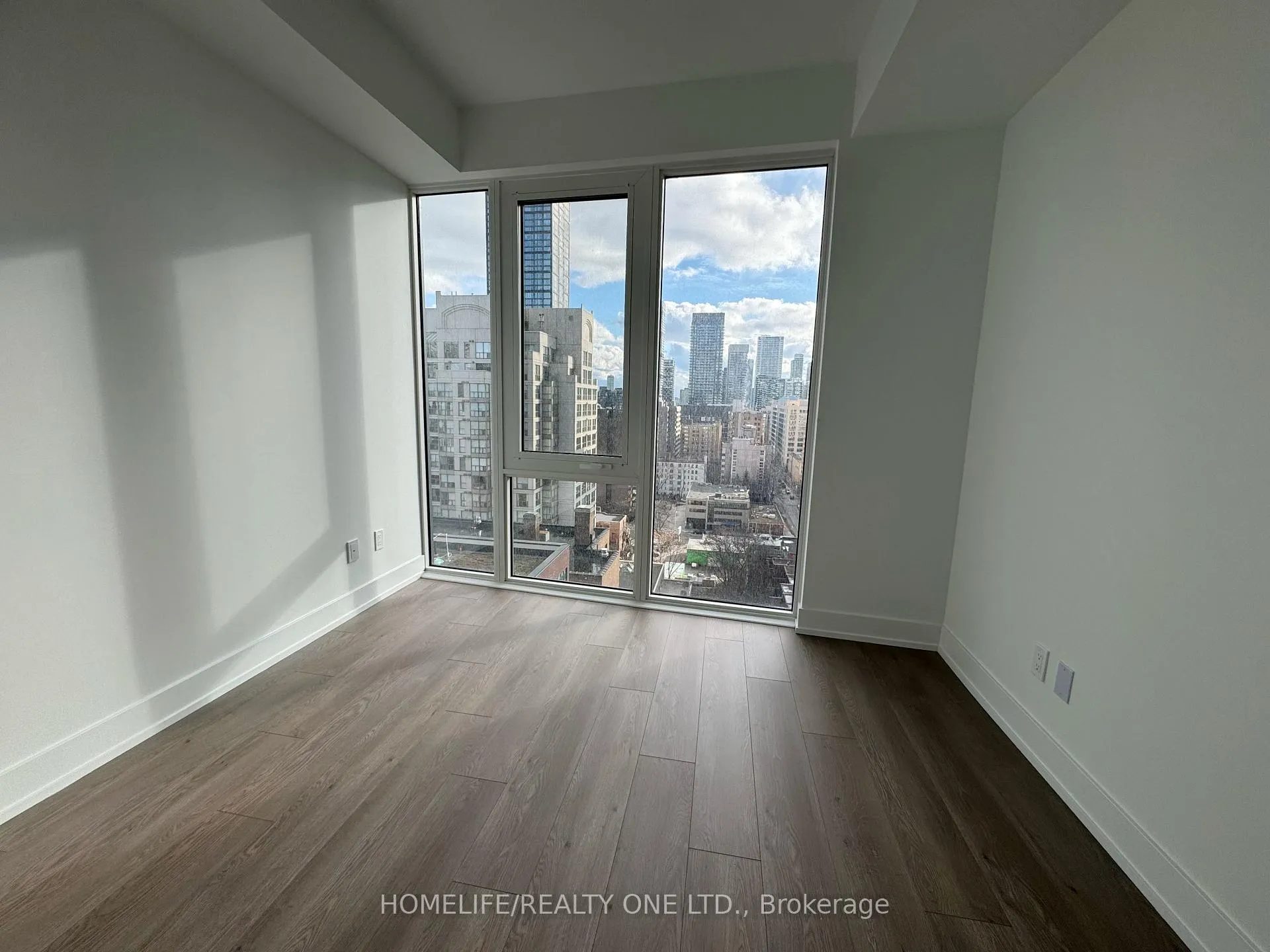 Photo 4 of Unit 1402, 308 Jarvis Street, Toronto, Church-Yonge Corridor — HOMEH