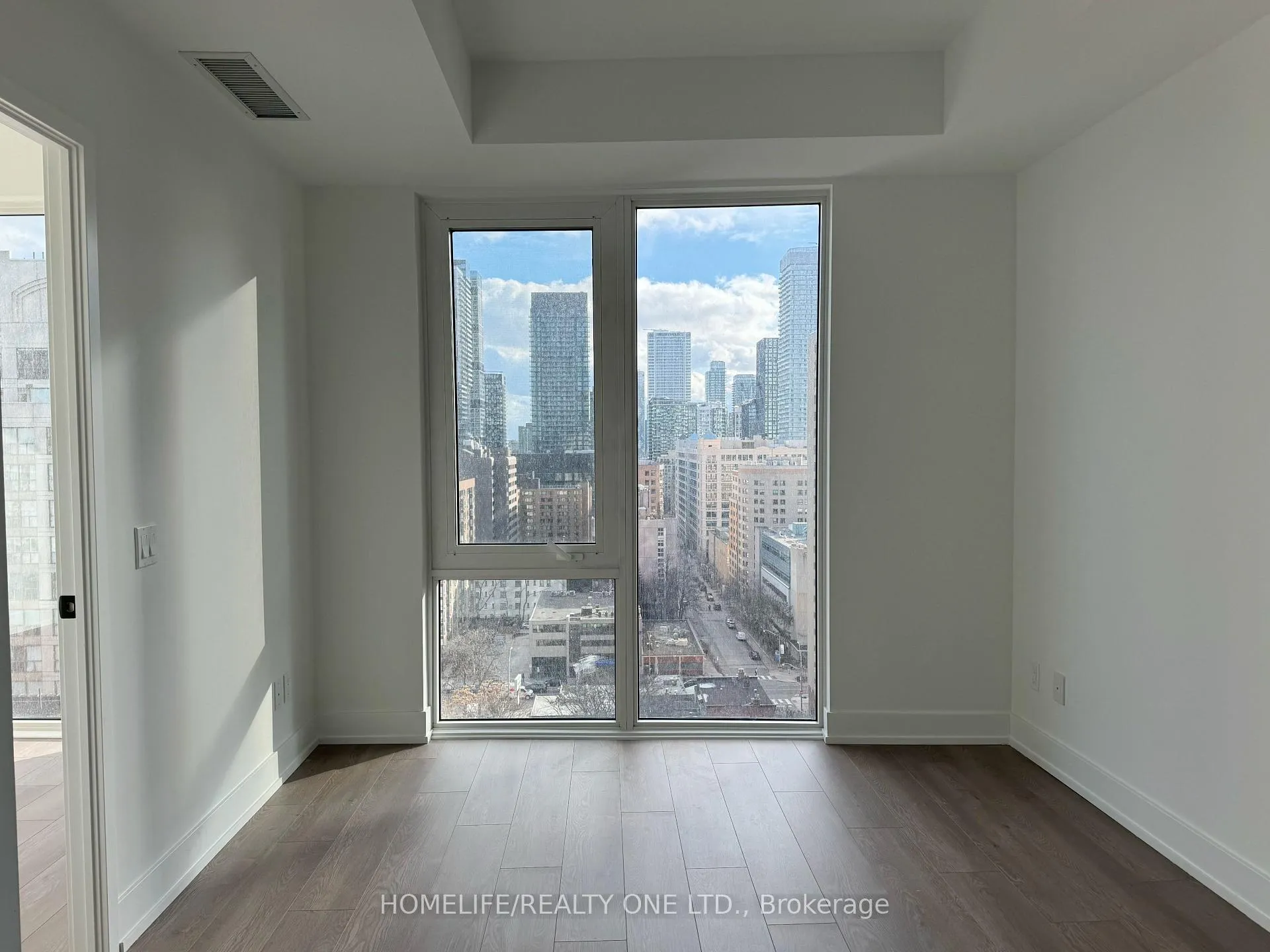 Photo 5 of Unit 1402, 308 Jarvis Street, Toronto, Church-Yonge Corridor — HOMEH