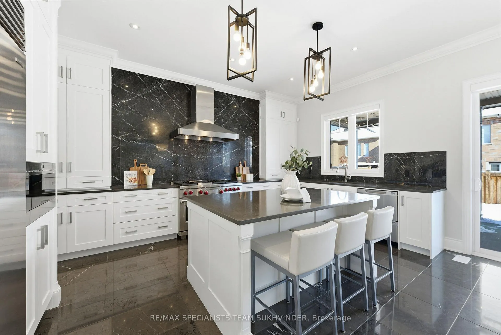 Photo 8 of 96 Port Royal Avenue, Vaughan, Kleinburg — HOMEH