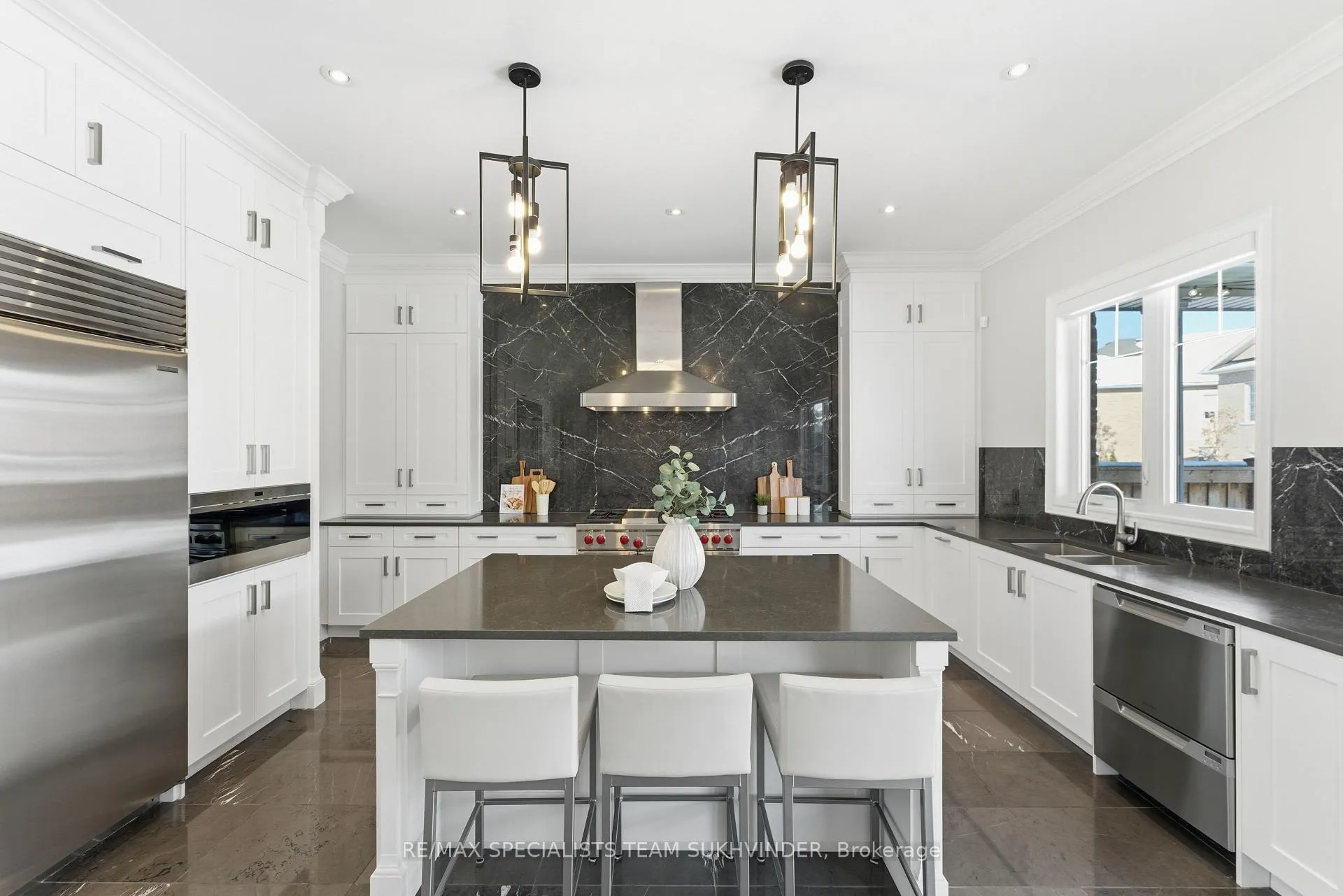 Photo 10 of 96 Port Royal Avenue, Vaughan, Kleinburg — HOMEH