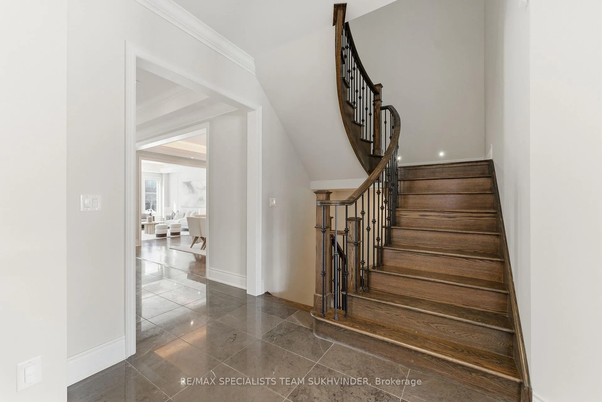 Photo 14 of 96 Port Royal Avenue, Vaughan, Kleinburg — HOMEH