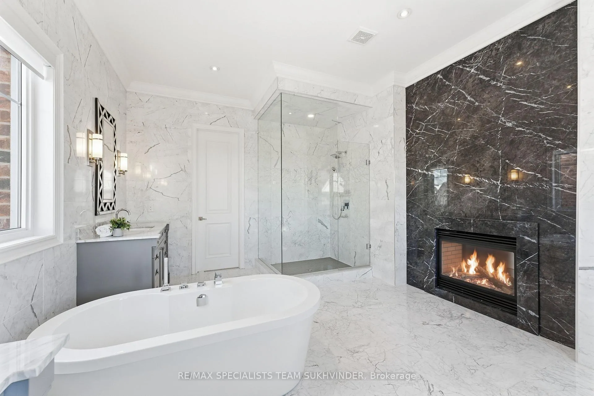 Photo 19 of 96 Port Royal Avenue, Vaughan, Kleinburg — HOMEH