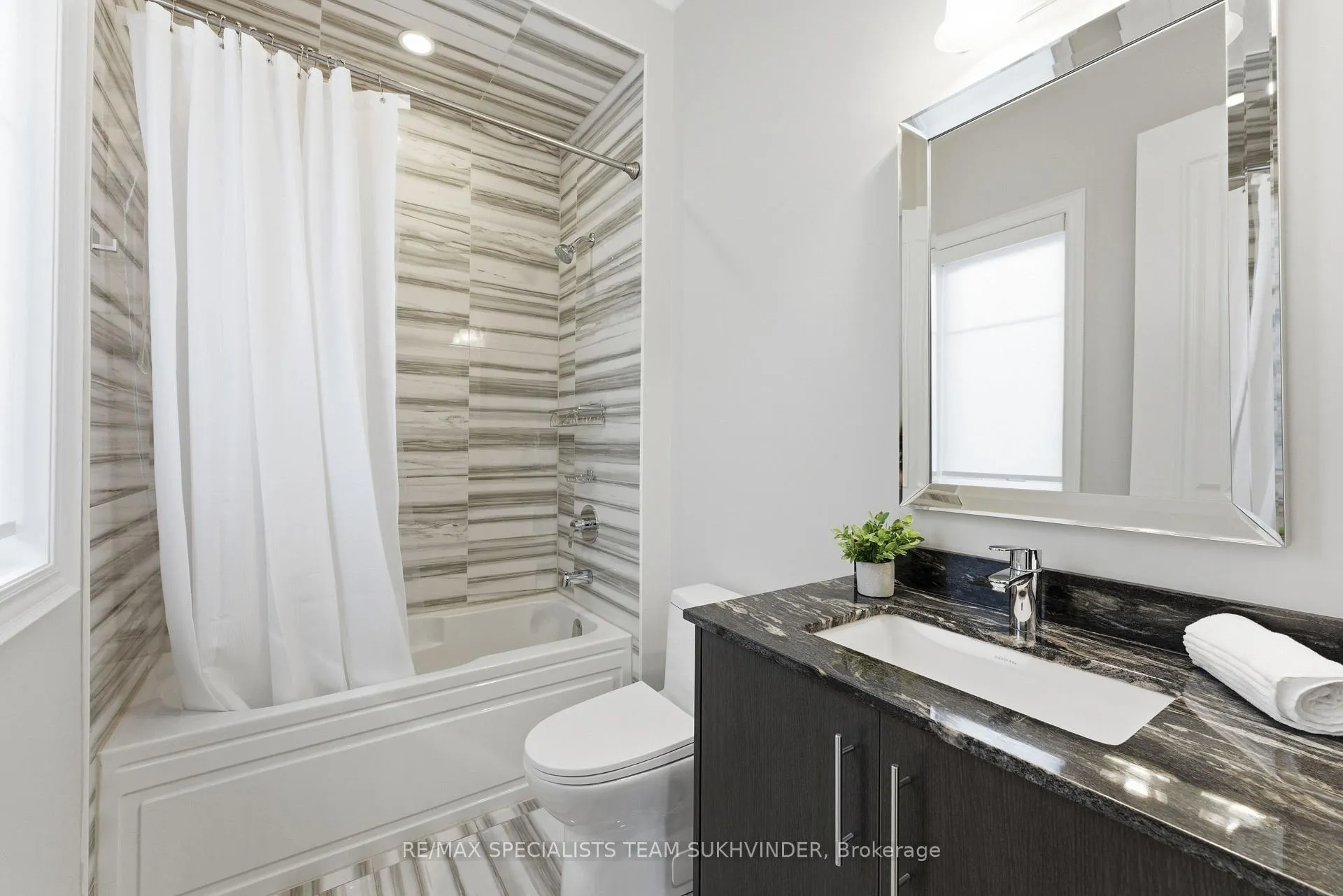Photo 21 of 96 Port Royal Avenue, Vaughan, Kleinburg — HOMEH