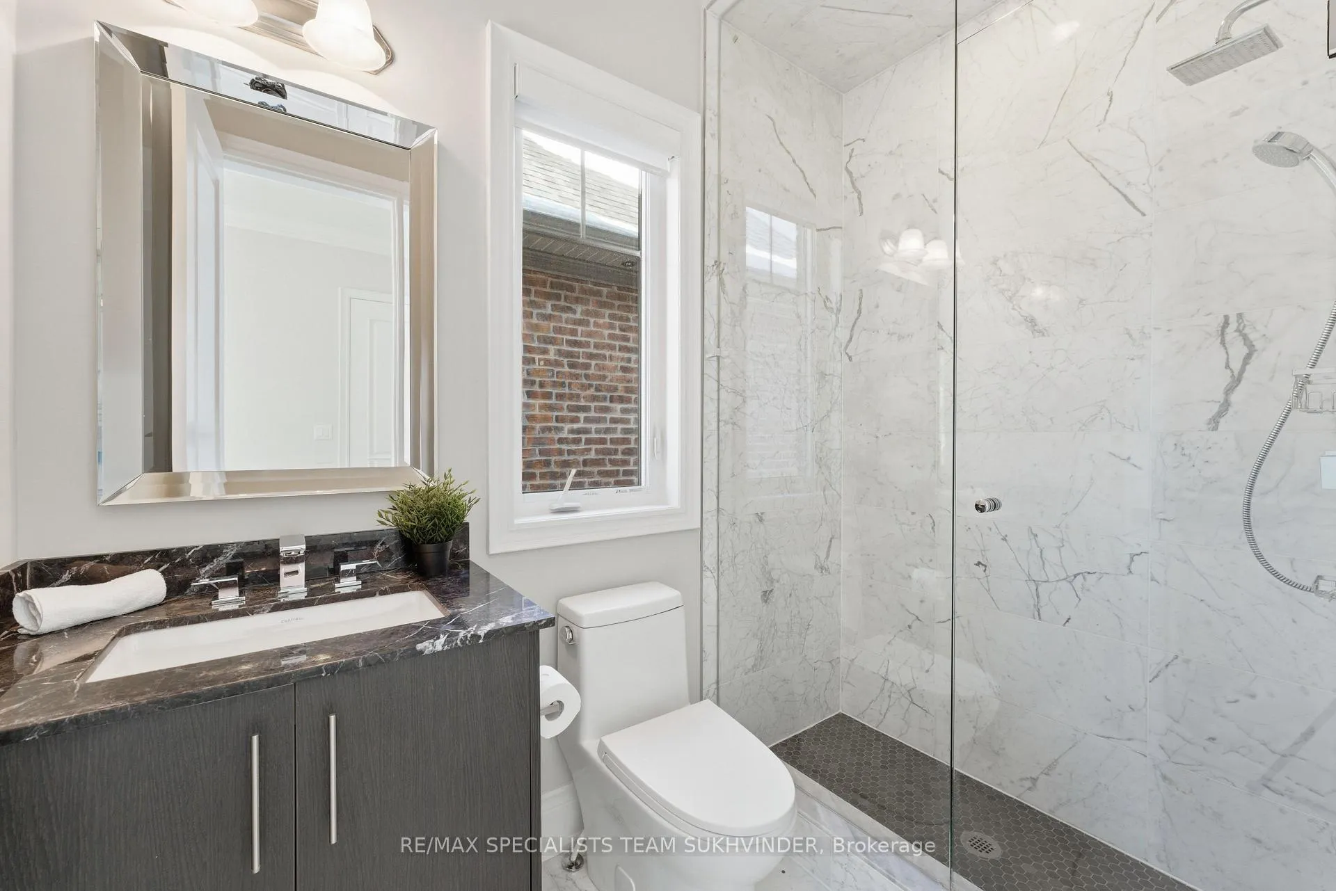 Photo 23 of 96 Port Royal Avenue, Vaughan, Kleinburg — HOMEH