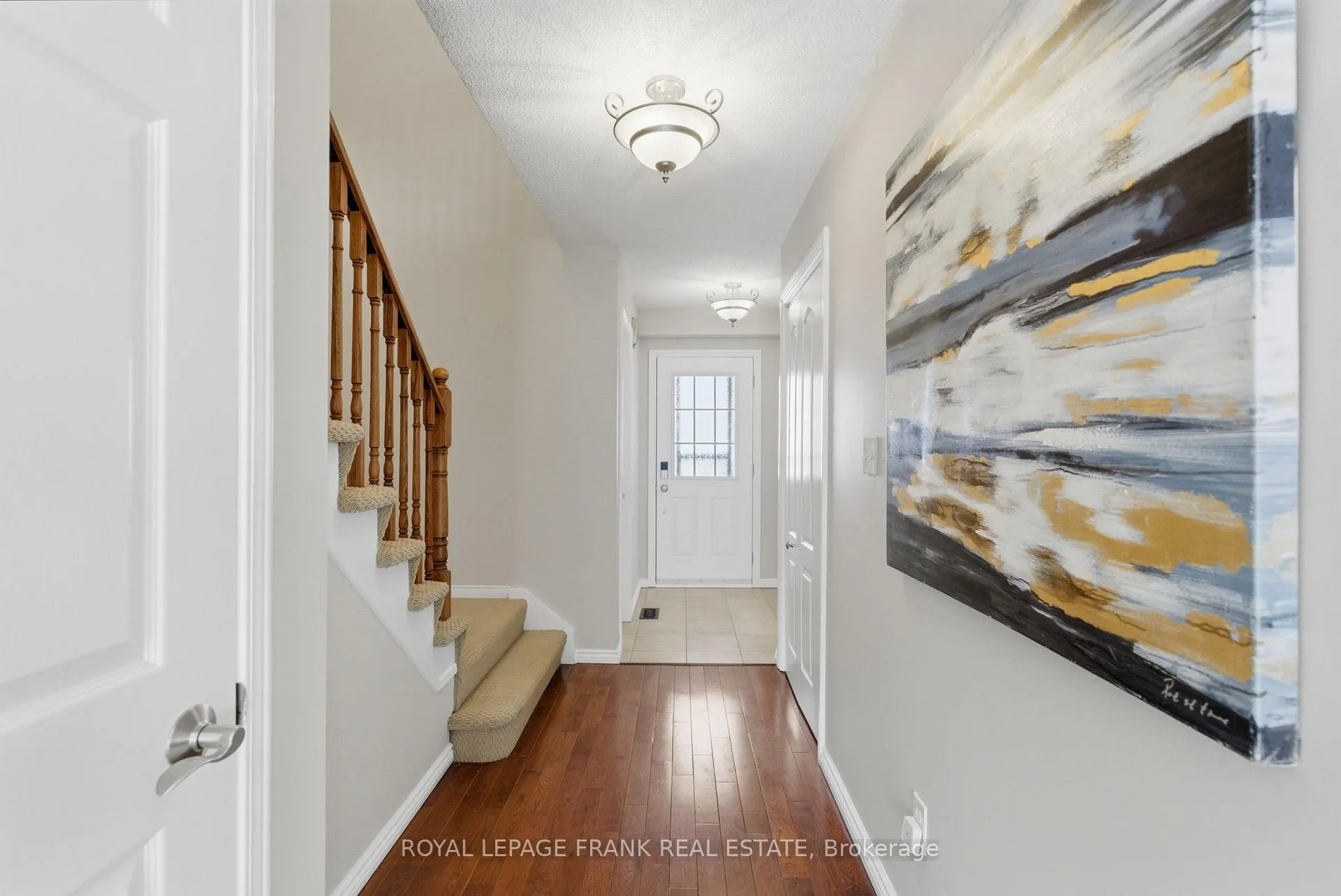 Photo 6 of 15 Maxwell Court, Clarington, Bowmanville — HOMEH