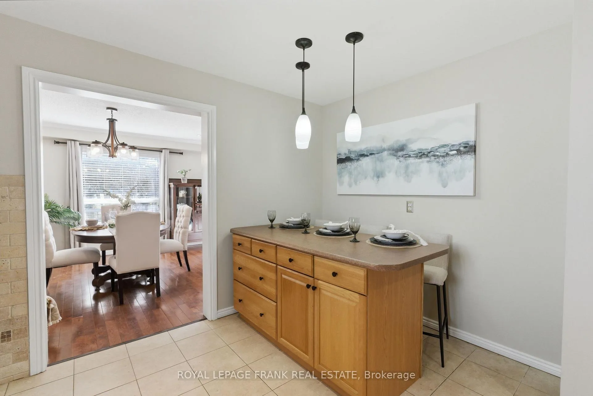 Photo 10 of 15 Maxwell Court, Clarington, Bowmanville — HOMEH
