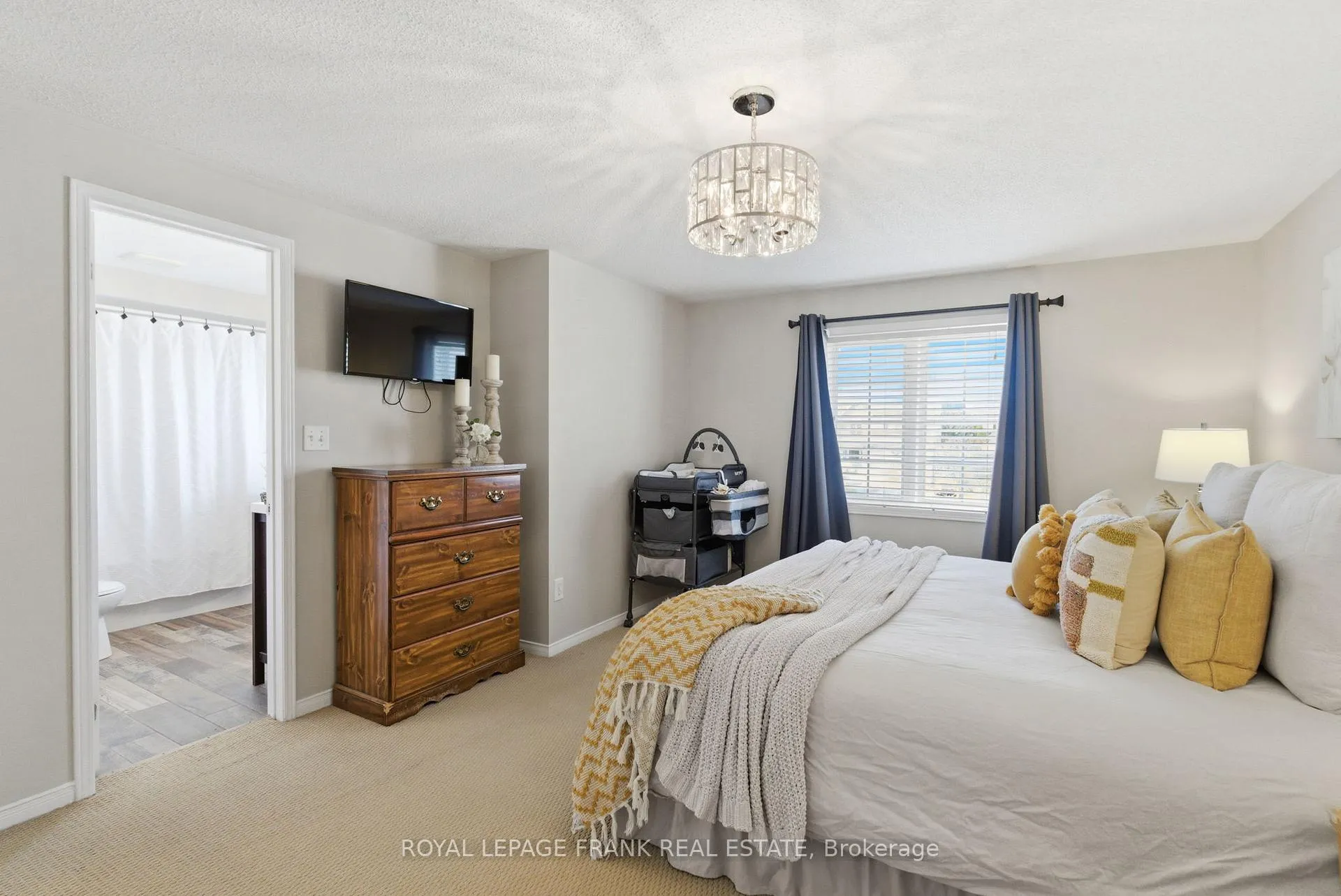 Photo 19 of 15 Maxwell Court, Clarington, Bowmanville — HOMEH