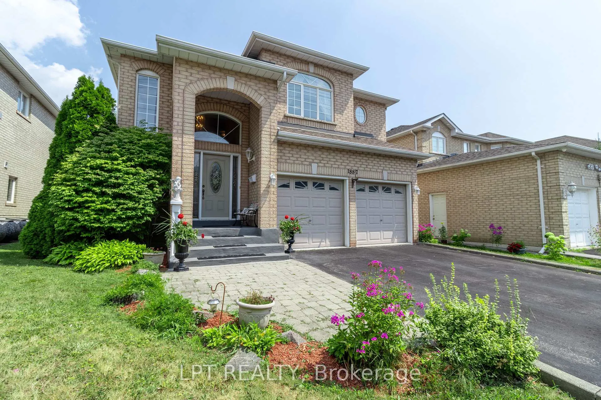 Photo 1 of 1887 Fairport Road, Pickering, Dunbarton — HOMEH