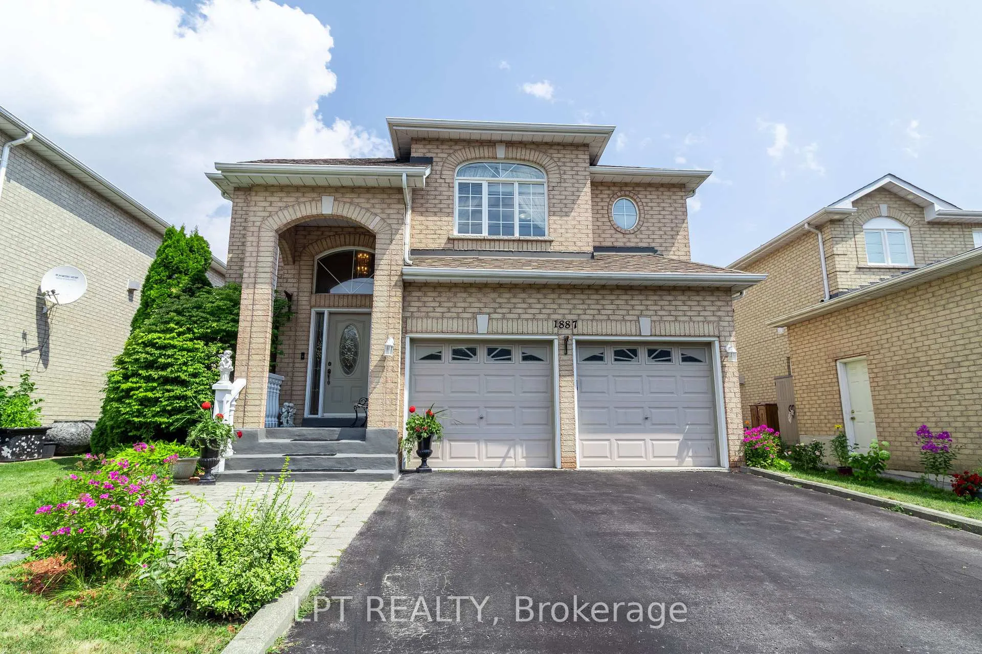 Photo 2 of 1887 Fairport Road, Pickering, Dunbarton — HOMEH