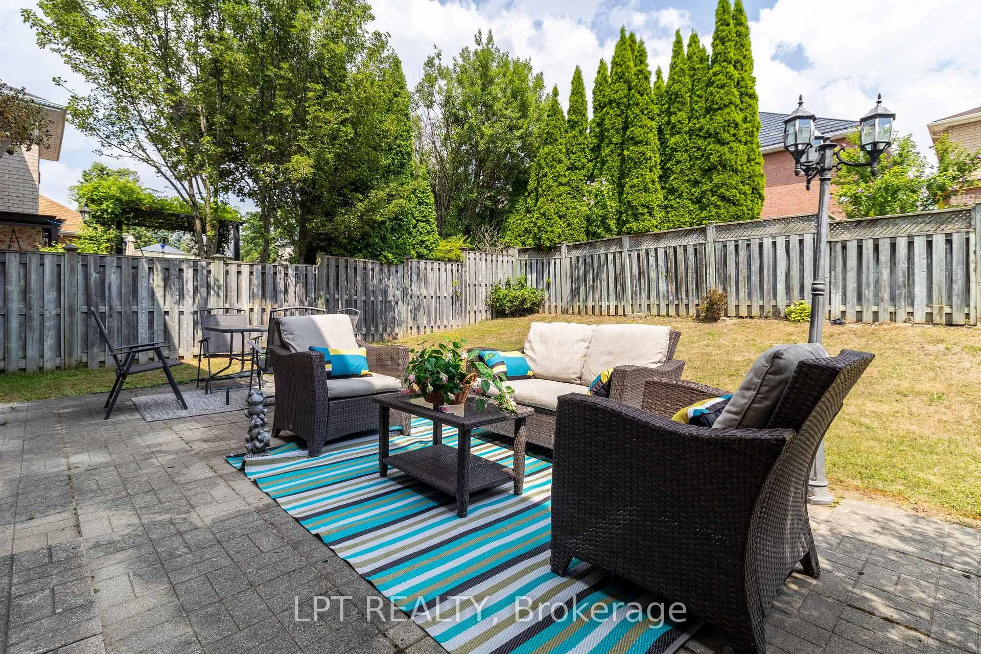 Photo 5 of 1887 Fairport Road, Pickering, Dunbarton — HOMEH