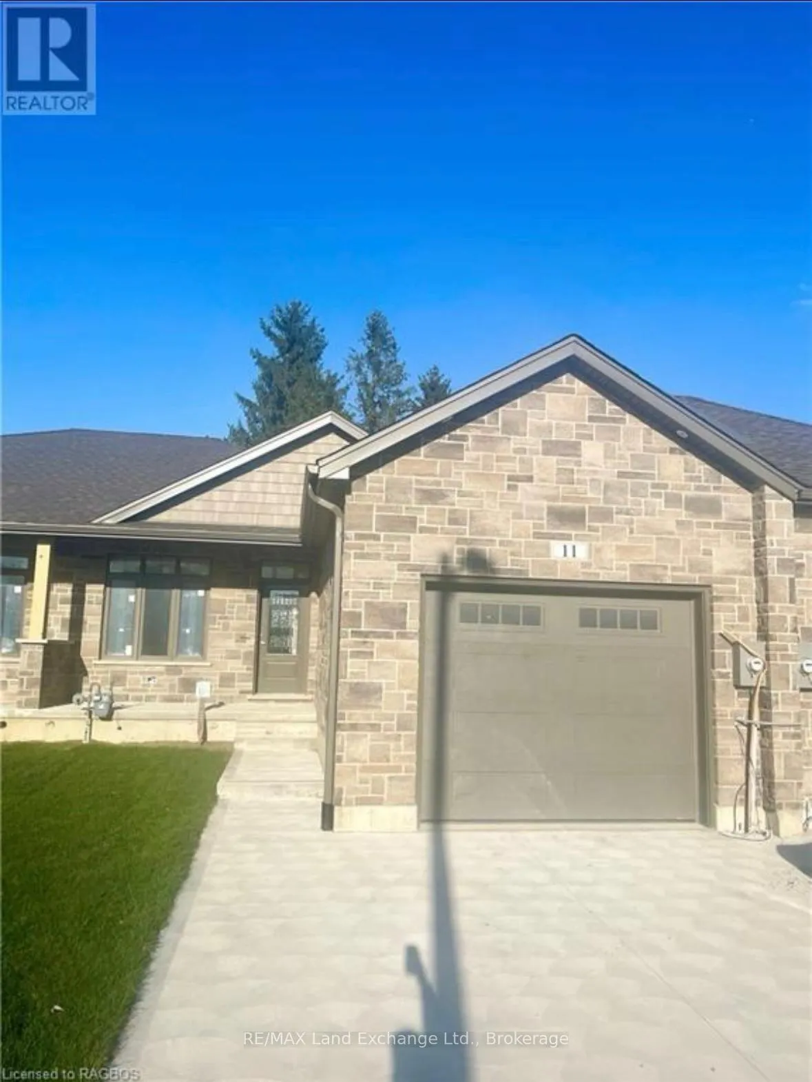 Photo 1 of 11 Nyah Court, Kincardine — HOMEH