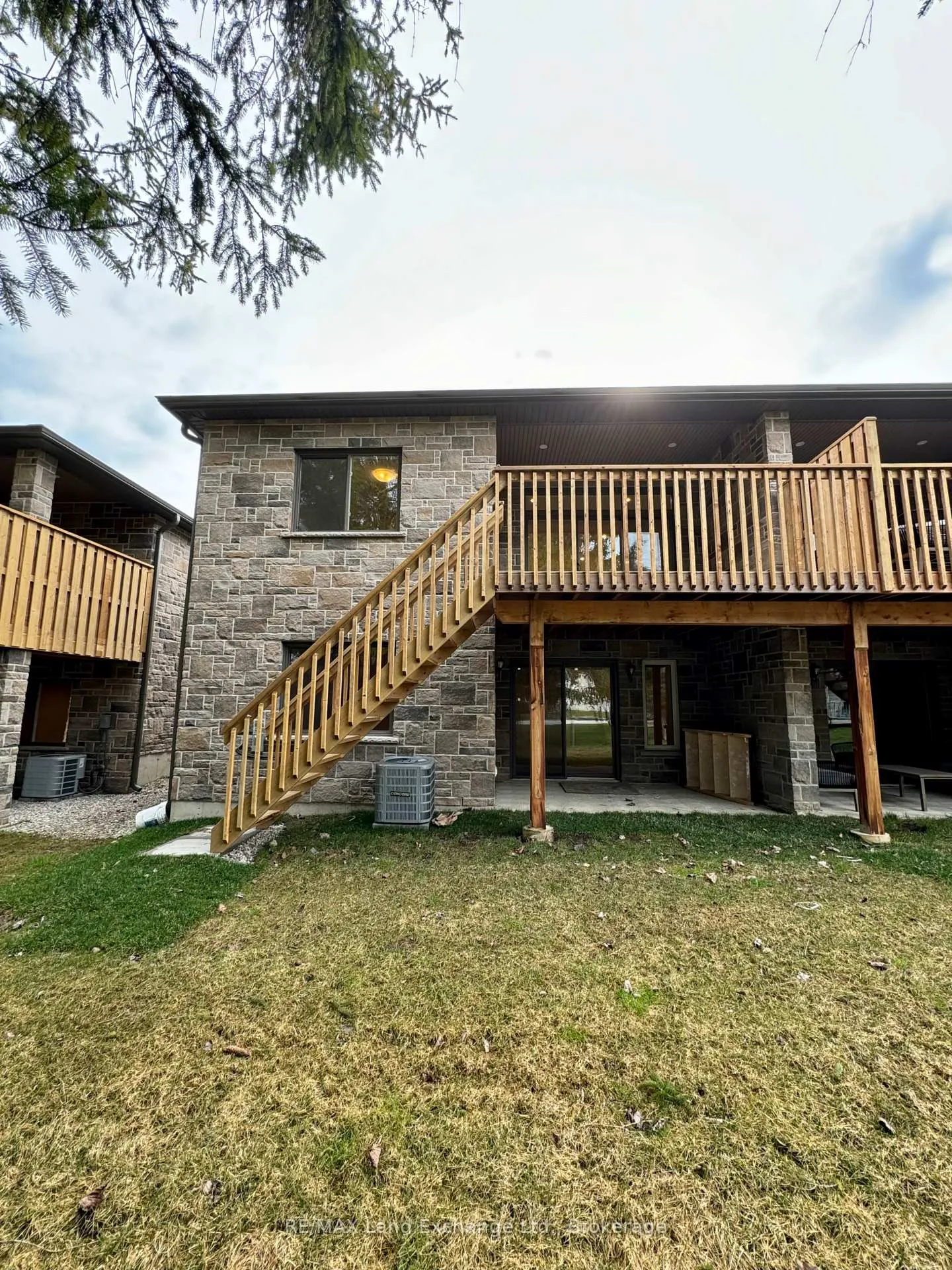 Photo 2 of 11 Nyah Court, Kincardine — HOMEH