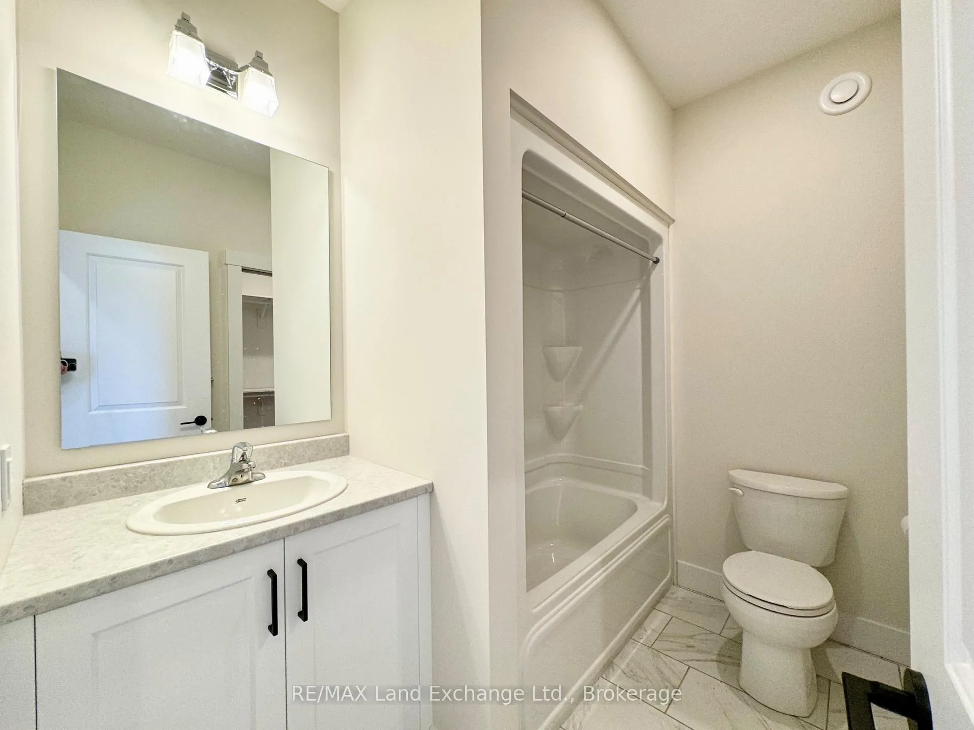 Photo 12 of 11 Nyah Court, Kincardine — HOMEH