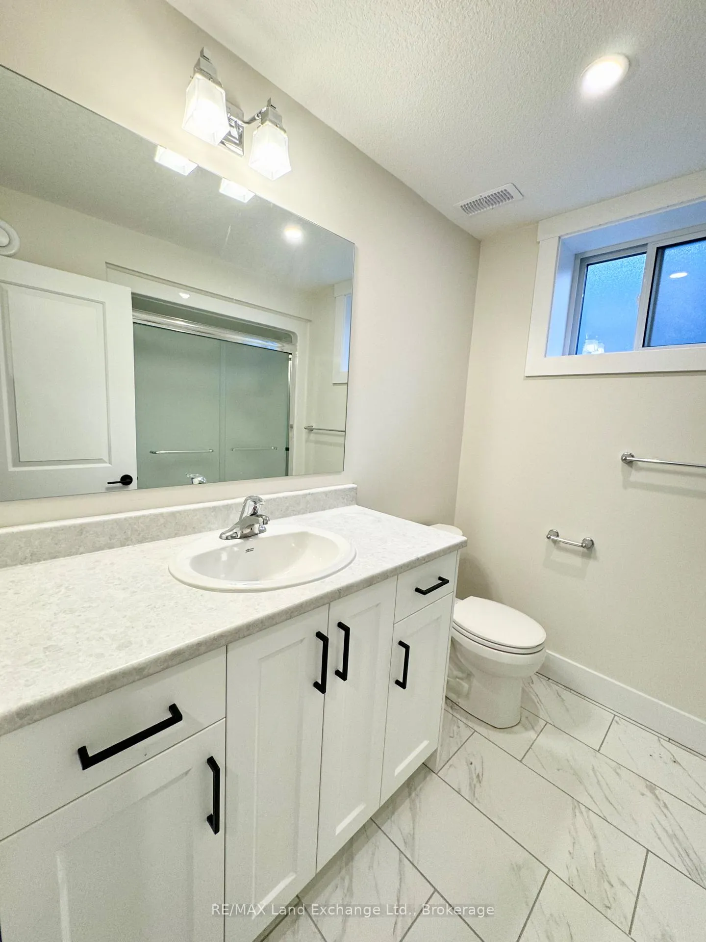 Photo 18 of 11 Nyah Court, Kincardine — HOMEH