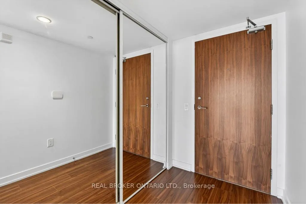 Photo 2 of Unit 3105, 85 Queens Wharf Road, Toronto, Waterfront Communities — HOMEH