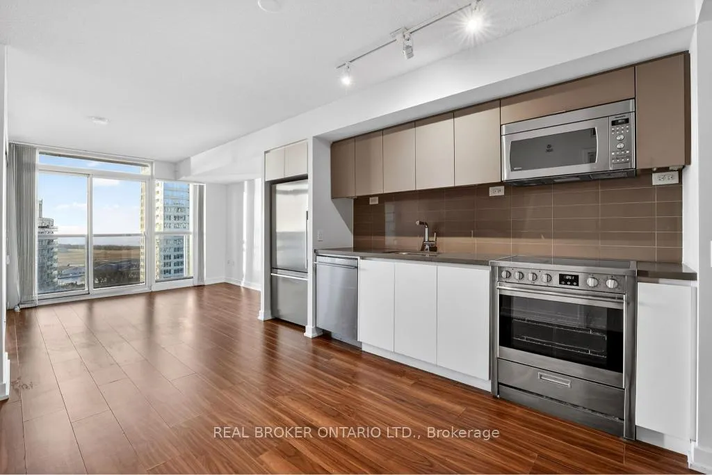 Photo 6 of Unit 3105, 85 Queens Wharf Road, Toronto, Waterfront Communities — HOMEH
